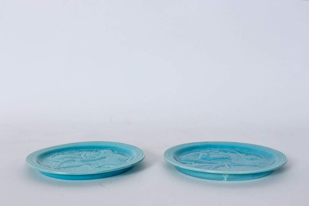 Art Déco Coppia di piatti souvenir in ceramica turchese dell'Esposizione Universale del 1939 Capital & Labor in vendita