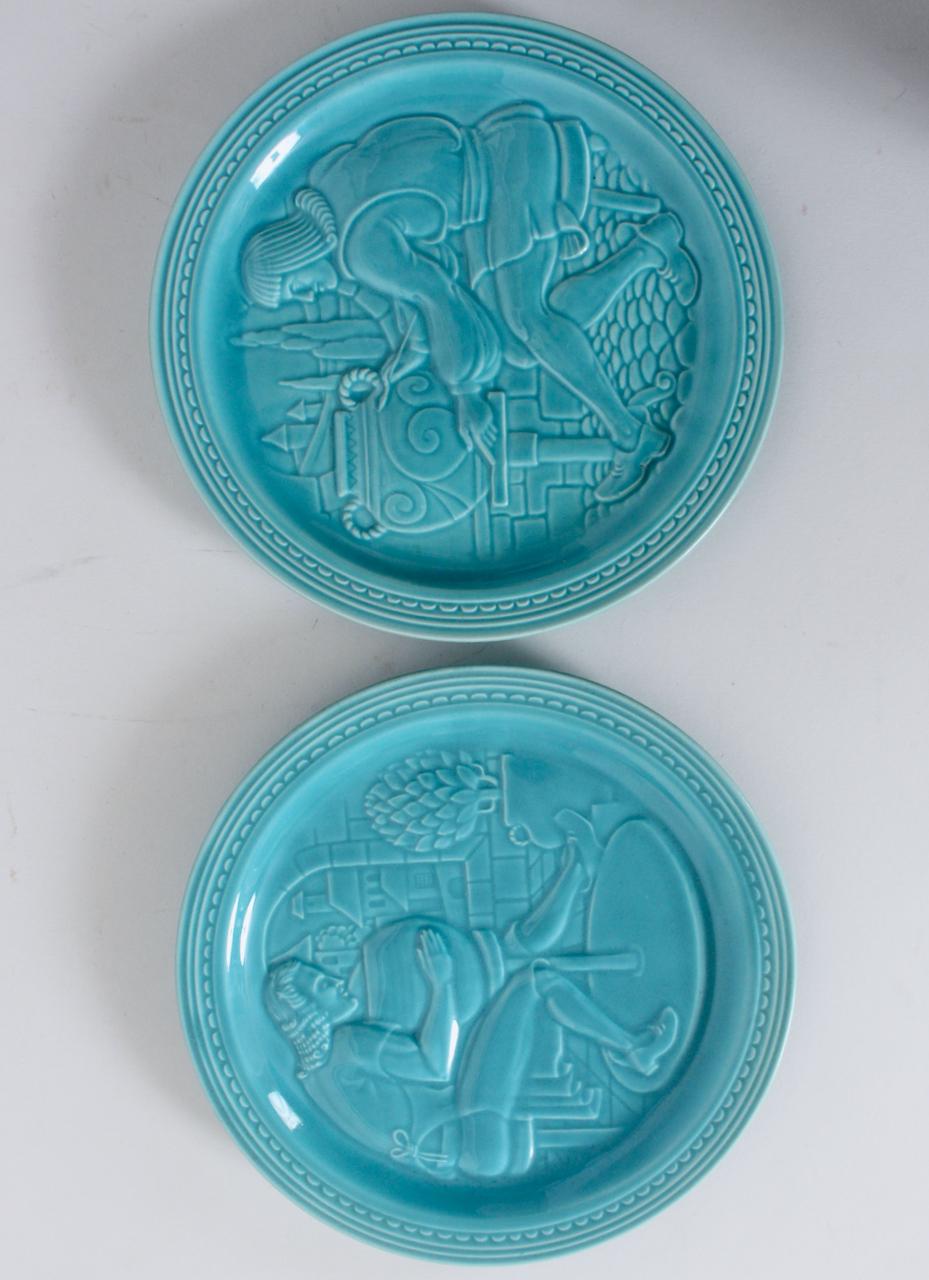 Americano Coppia di piatti souvenir in ceramica turchese dell'Esposizione Universale del 1939 Capital & Labor in vendita