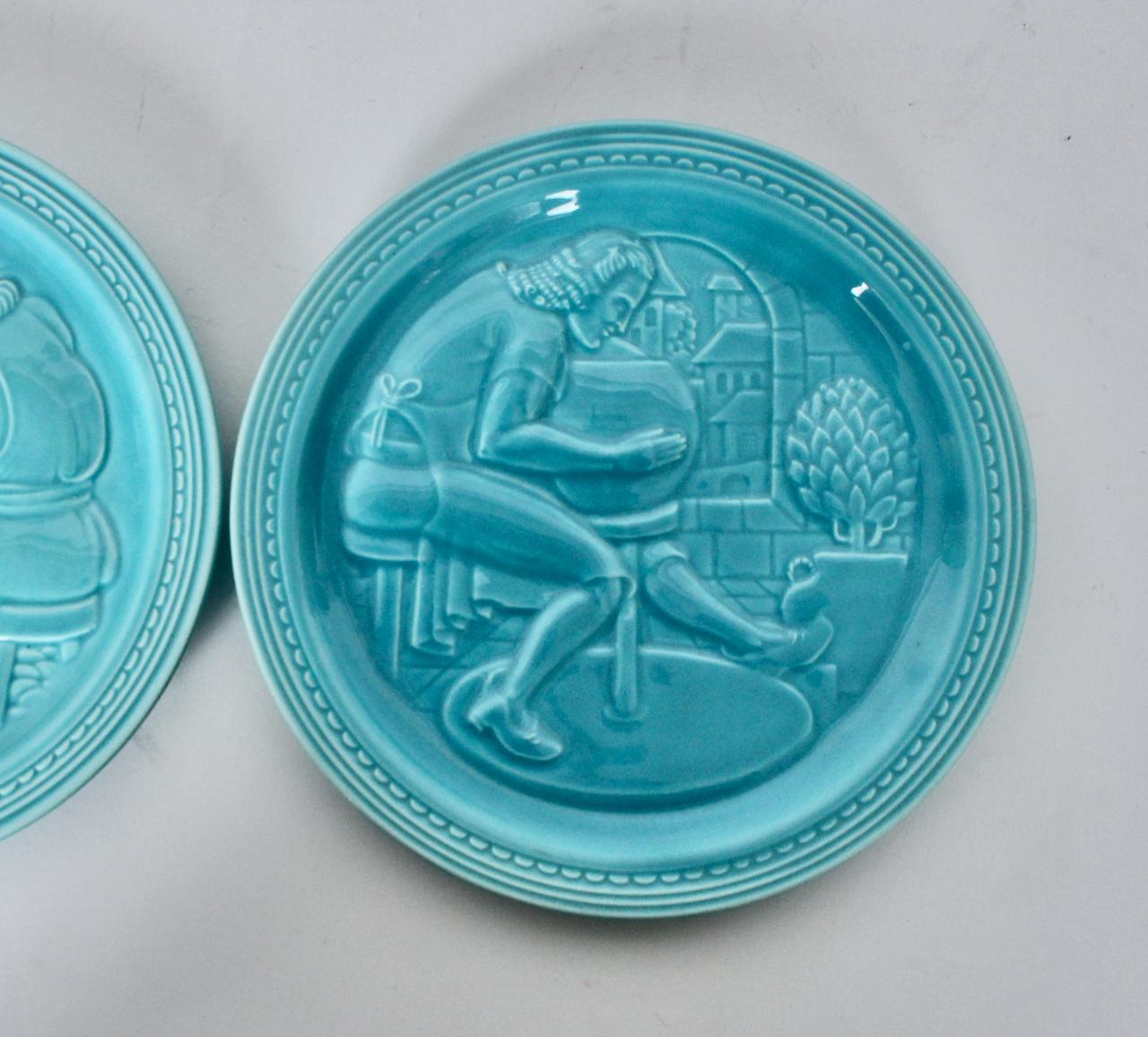 Ceramica Coppia di piatti souvenir in ceramica turchese dell'Esposizione Universale del 1939 Capital & Labor in vendita