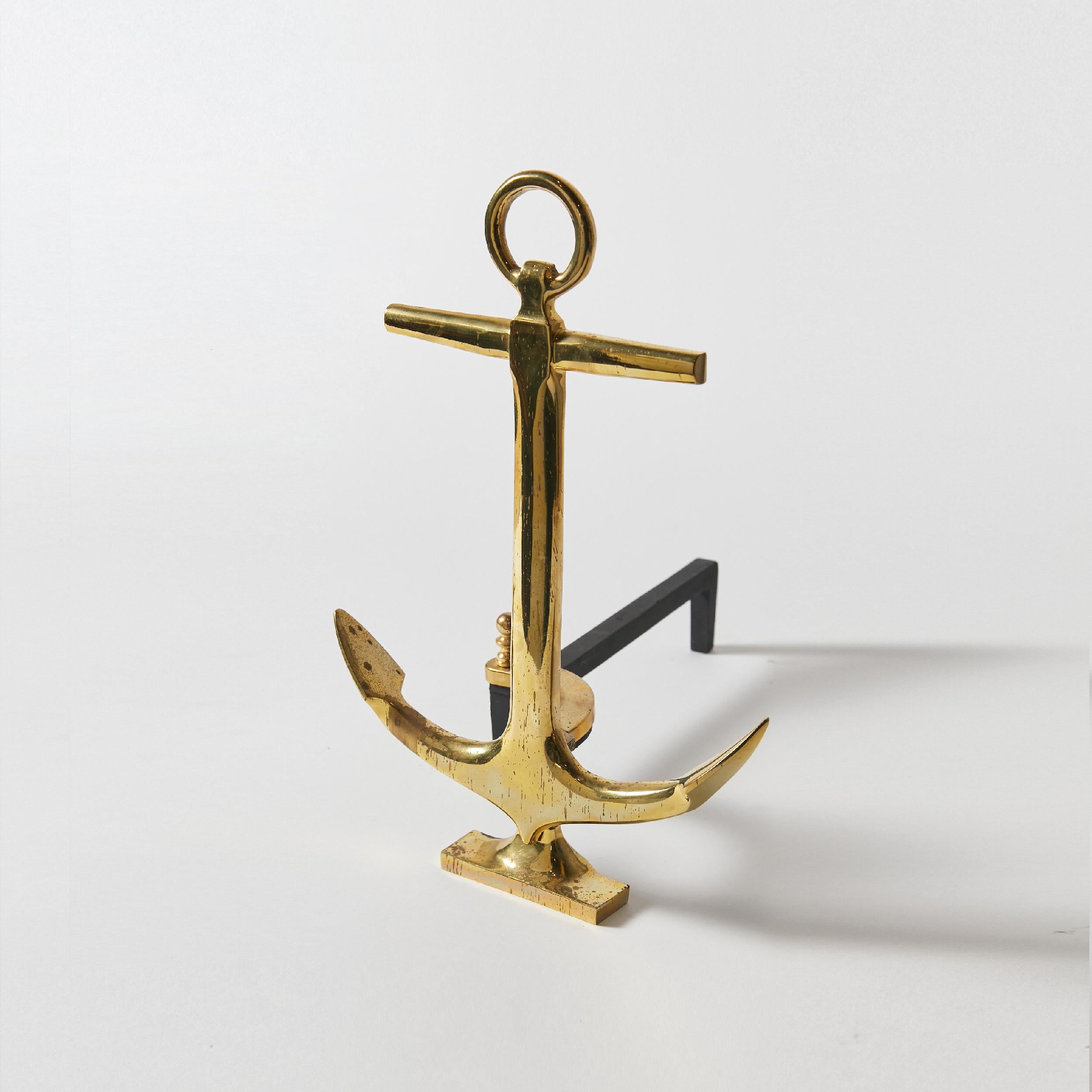 20th Century Pair of 1940 Anchor-Shaped Andirons in Polished Brass For Sale