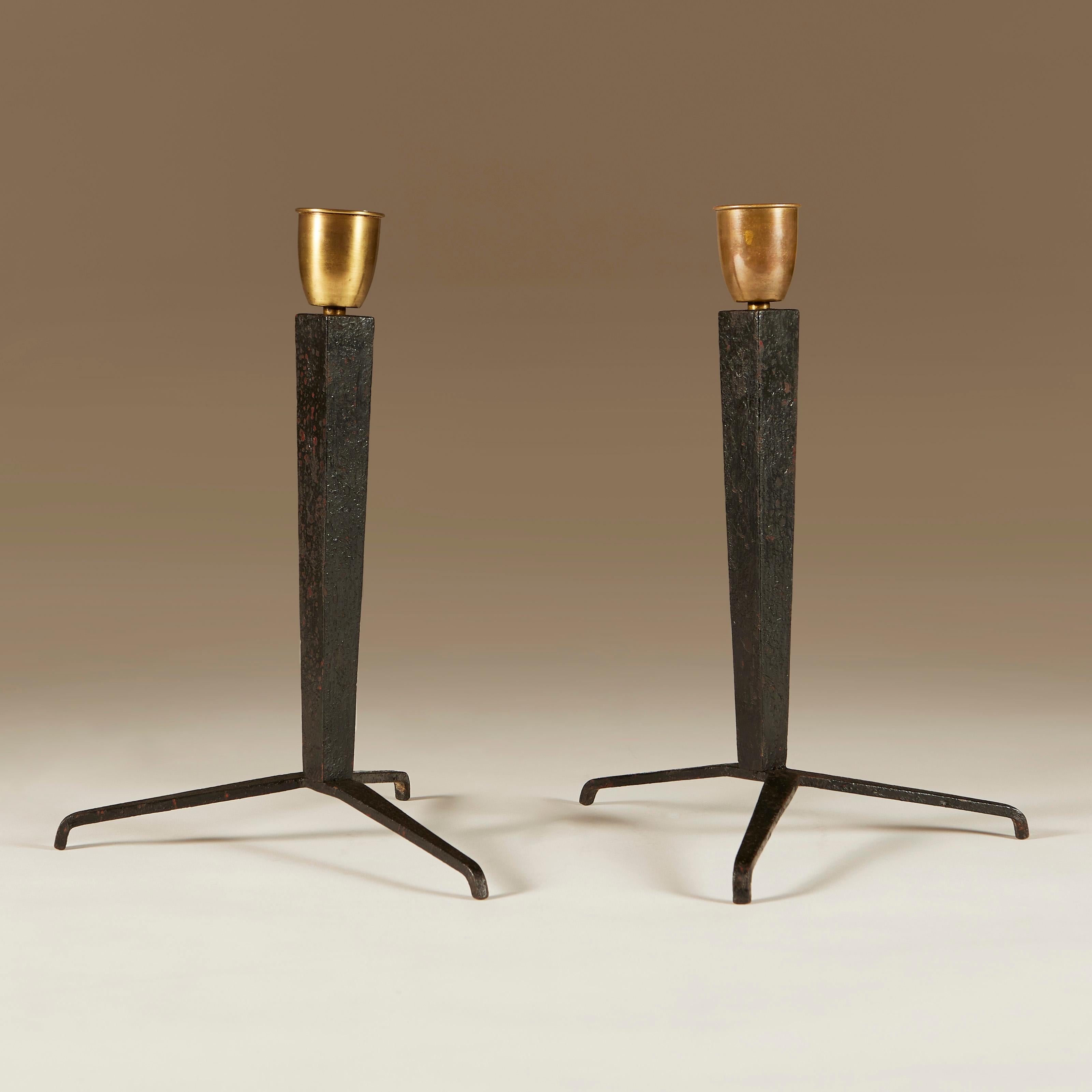 Paire de lampes de table tripodes en fer de Jean-Michel Frank, 1940 Bon état - En vente à London, GB