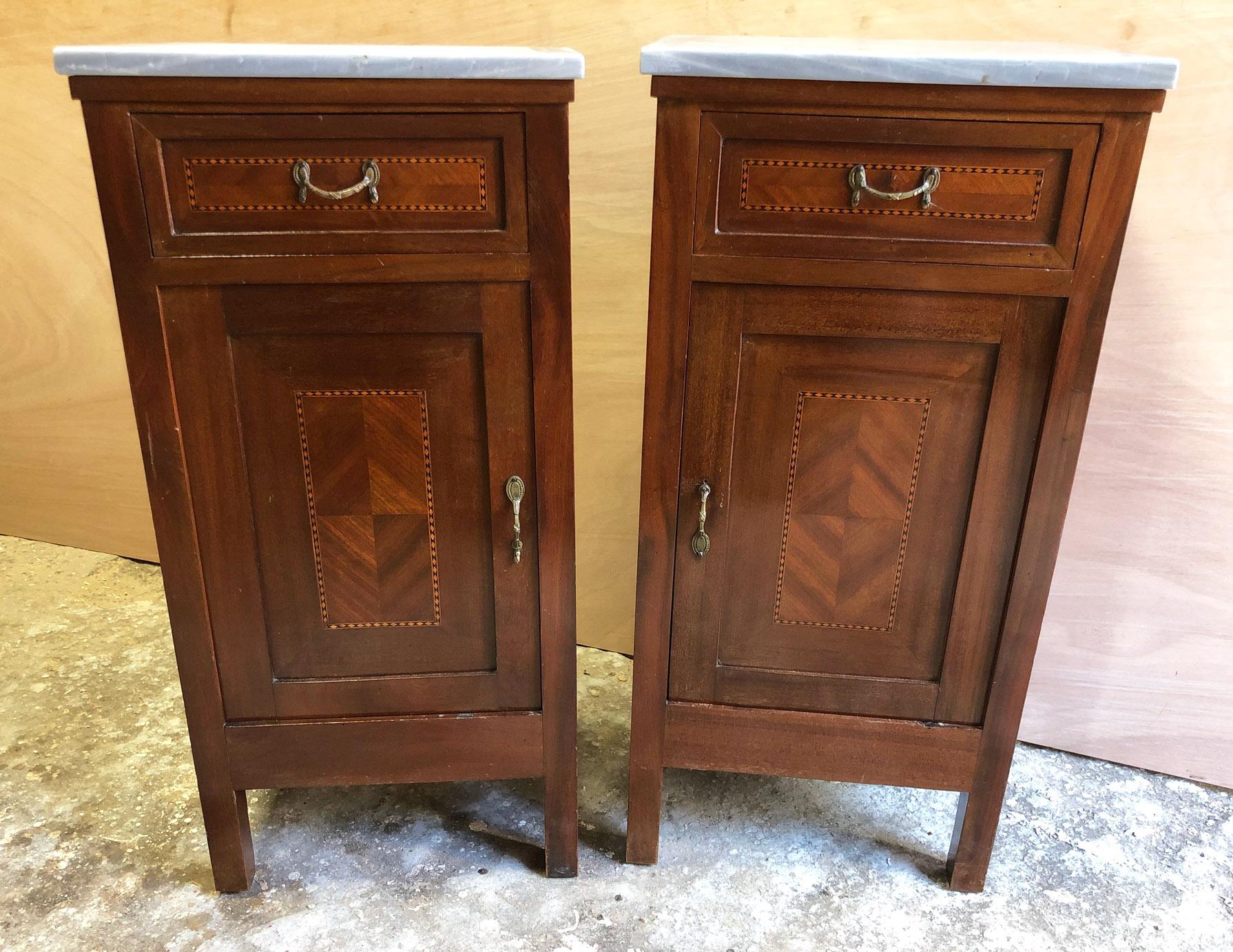 Pair of 1940 Italian nightstands, natural color, mahogany, grey marble, right and left. 
Natural color with inlaid.
Very nice design.

To find out the cost of transport to USA etc write a message indicating the delivery city.