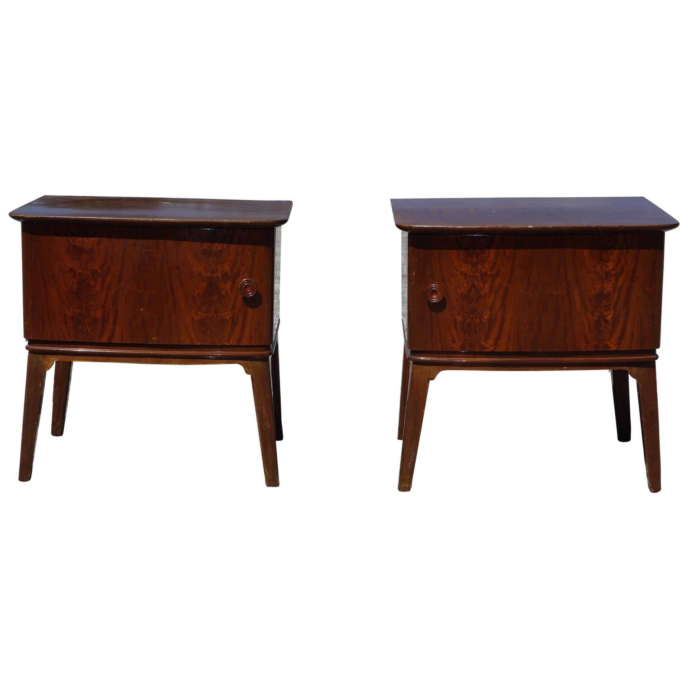 Pair of 1940s-1950s Bedside Tables in Flamed Mahogany Wood For Sale