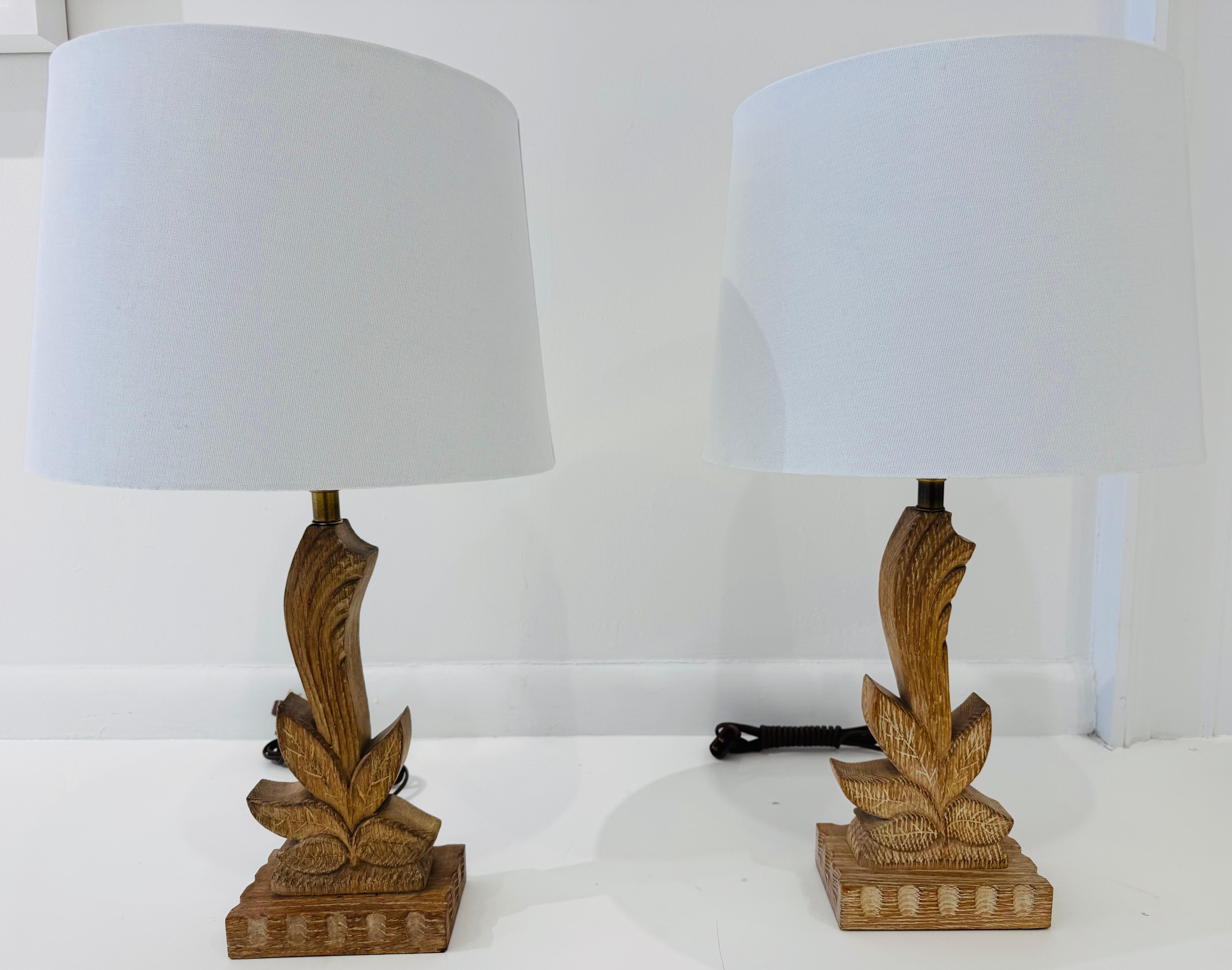 Milieu du XXe siècle Paire de lampes de table Heifetz en bois sculpté Art Déco des années 1940 en vente
