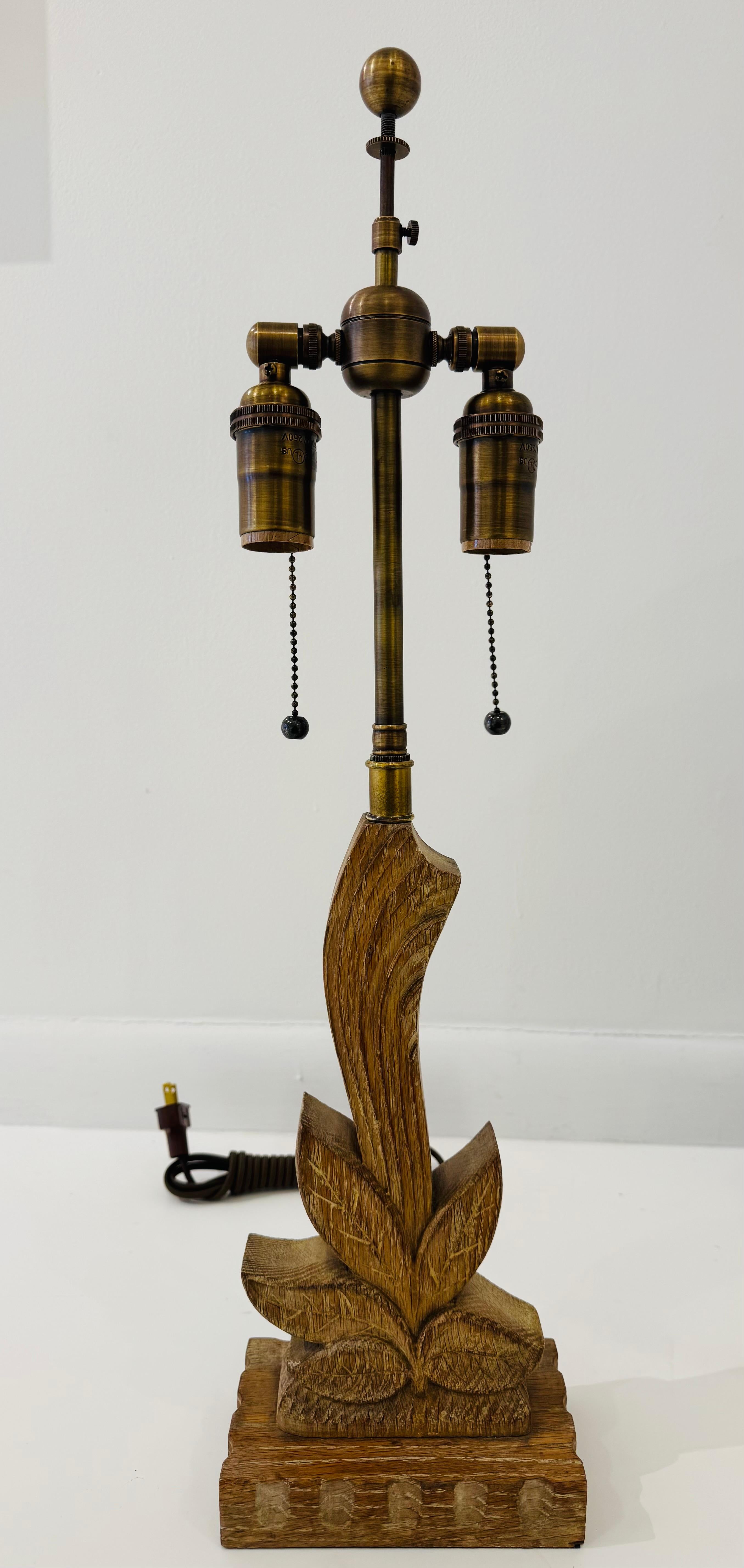 Paire de lampes de table Heifetz en bois sculpté Art Déco des années 1940 en vente 1