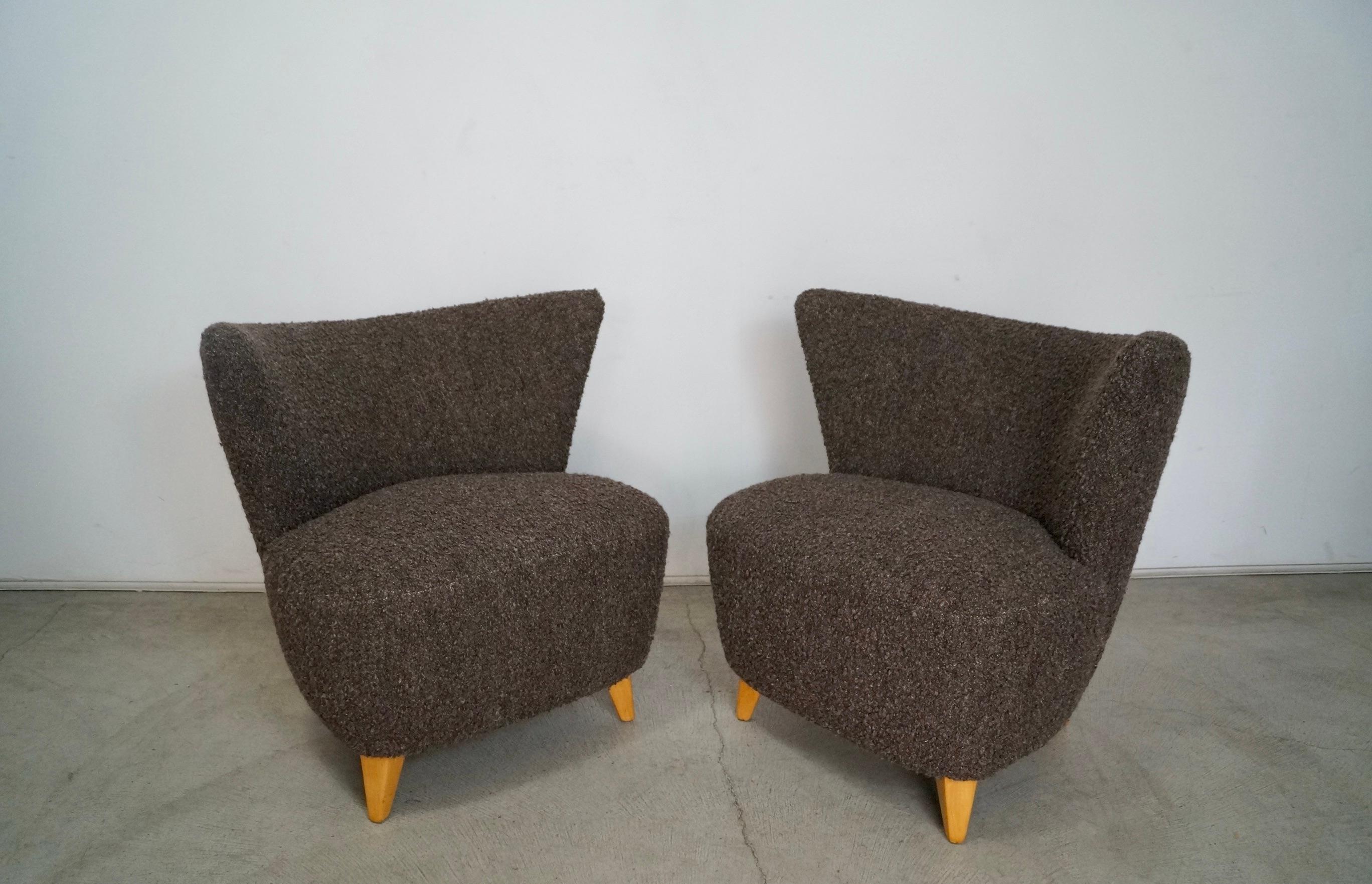 Paar Art Deco Wingback Lounge Chairs aus den 1940er Jahren, neu gepolstert mit belgischer Wolle im Angebot 5