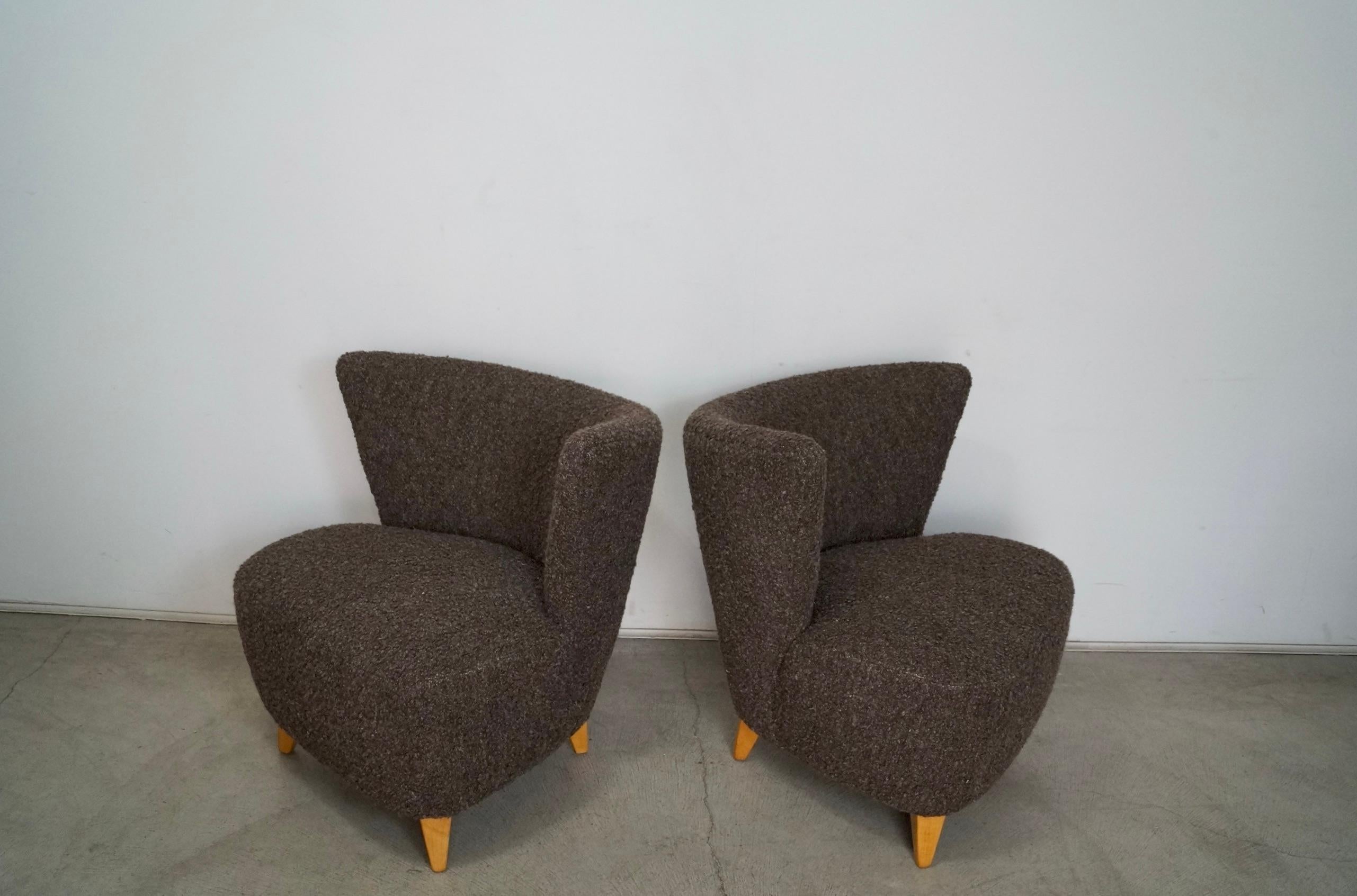 Paire de chaises longues Art Déco Wingback des années 1940, retapissées en laine belge Excellent état - En vente à Burbank, CA