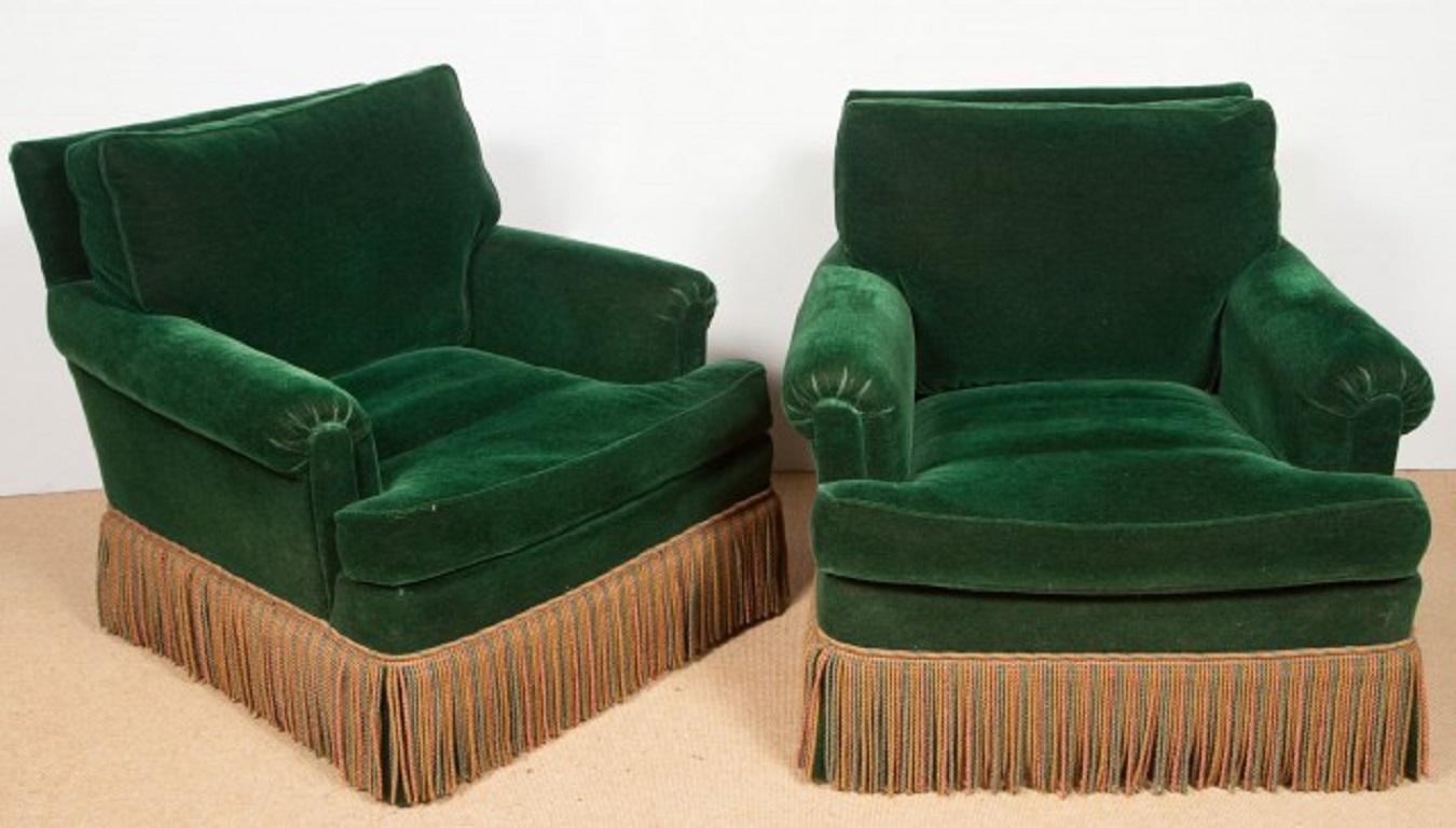 Milieu du XXe siècle Paire de fauteuils de salon tapissés en velours Art déco des années 1940 en vente