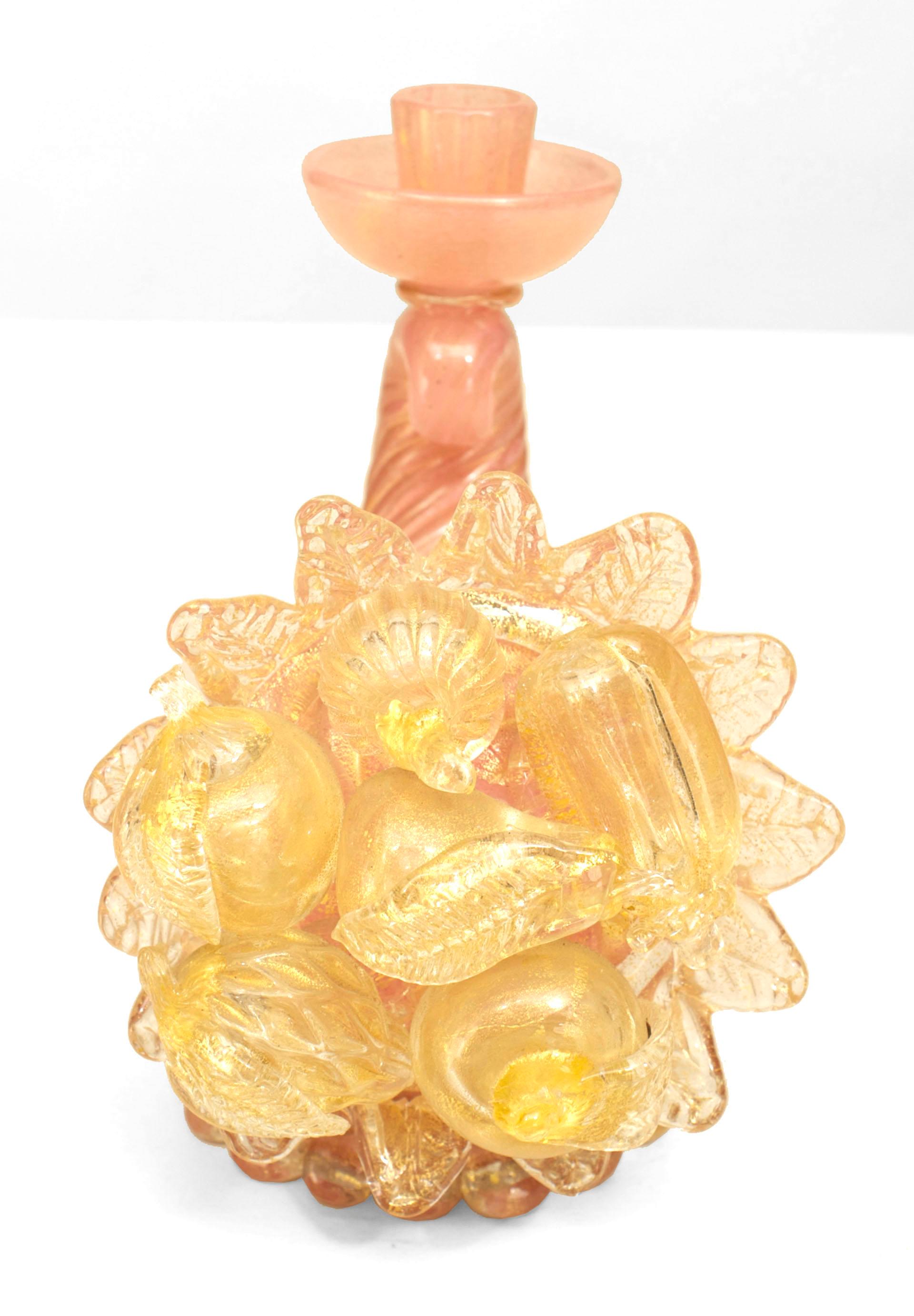 Paar italienische Kerzenständer aus rosa und goldfarbenem Muranoglas (Art déco) im Angebot