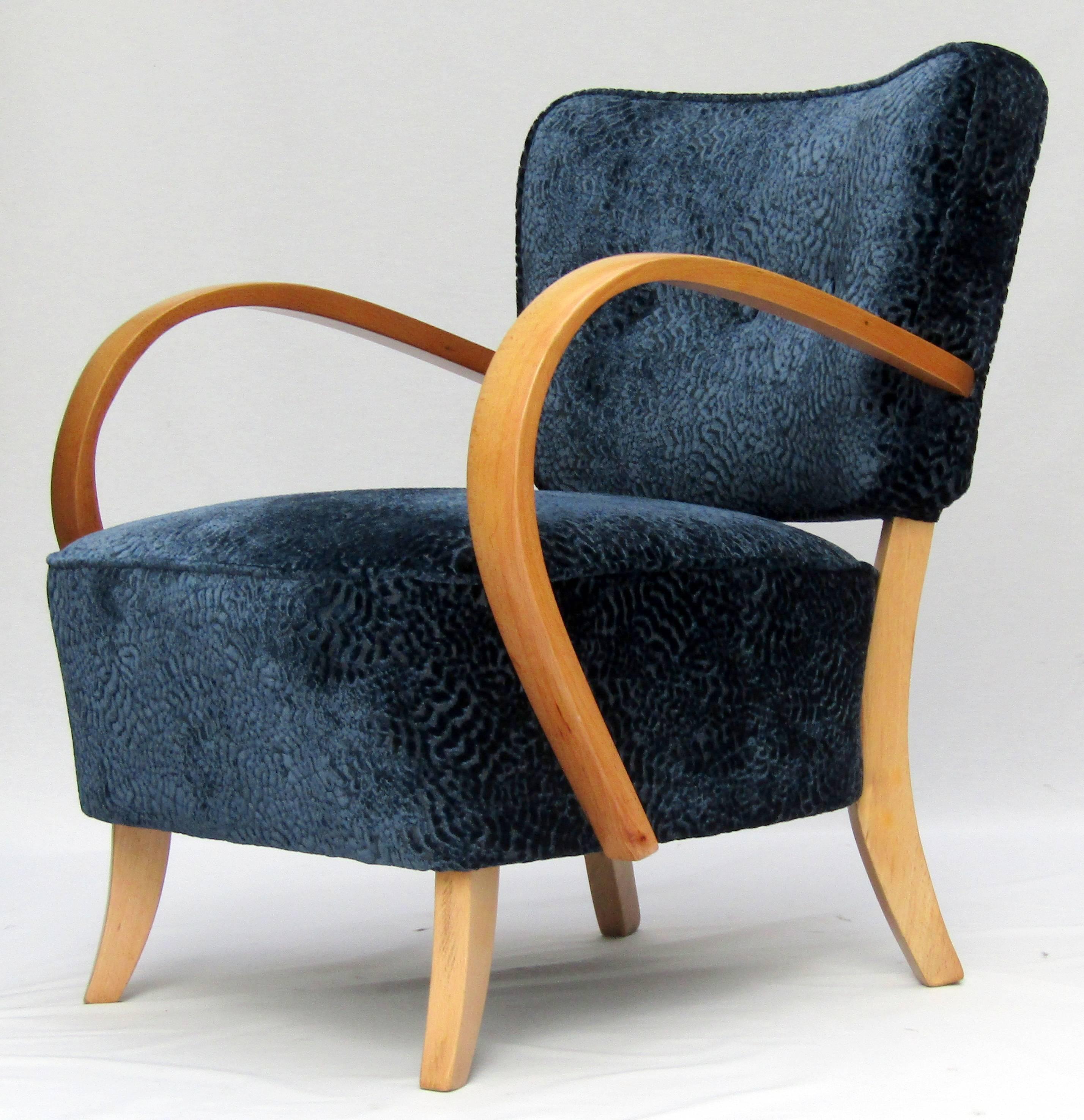 Pair of 1940s Bentwood Armchairs by Jindrich Halabala In Good Condition For Sale In London, GB