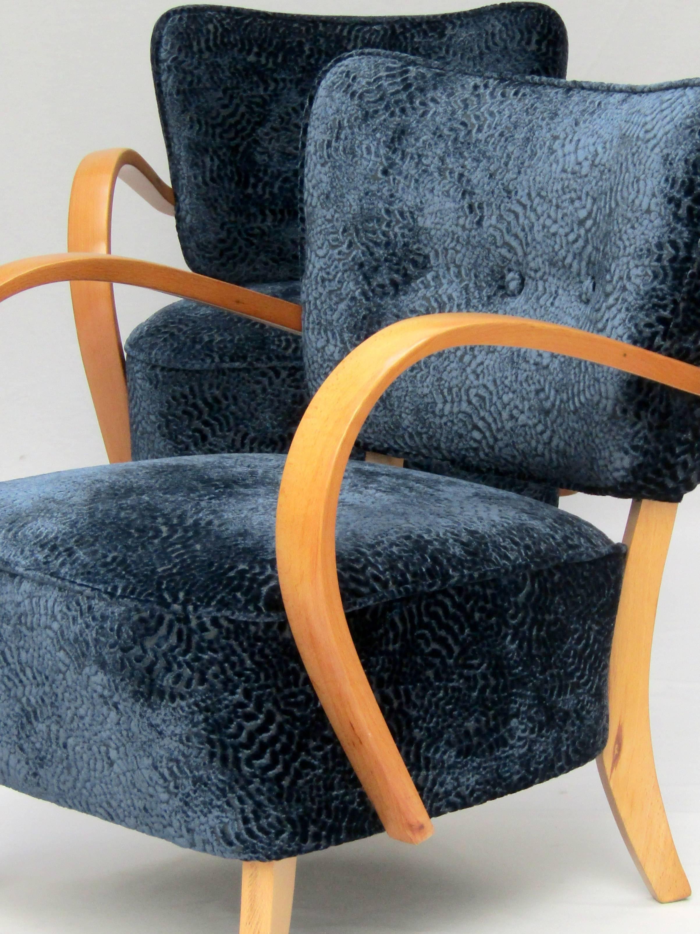 Mid-20th Century Pair of 1940s Bentwood Armchairs by Jindrich Halabala For Sale
