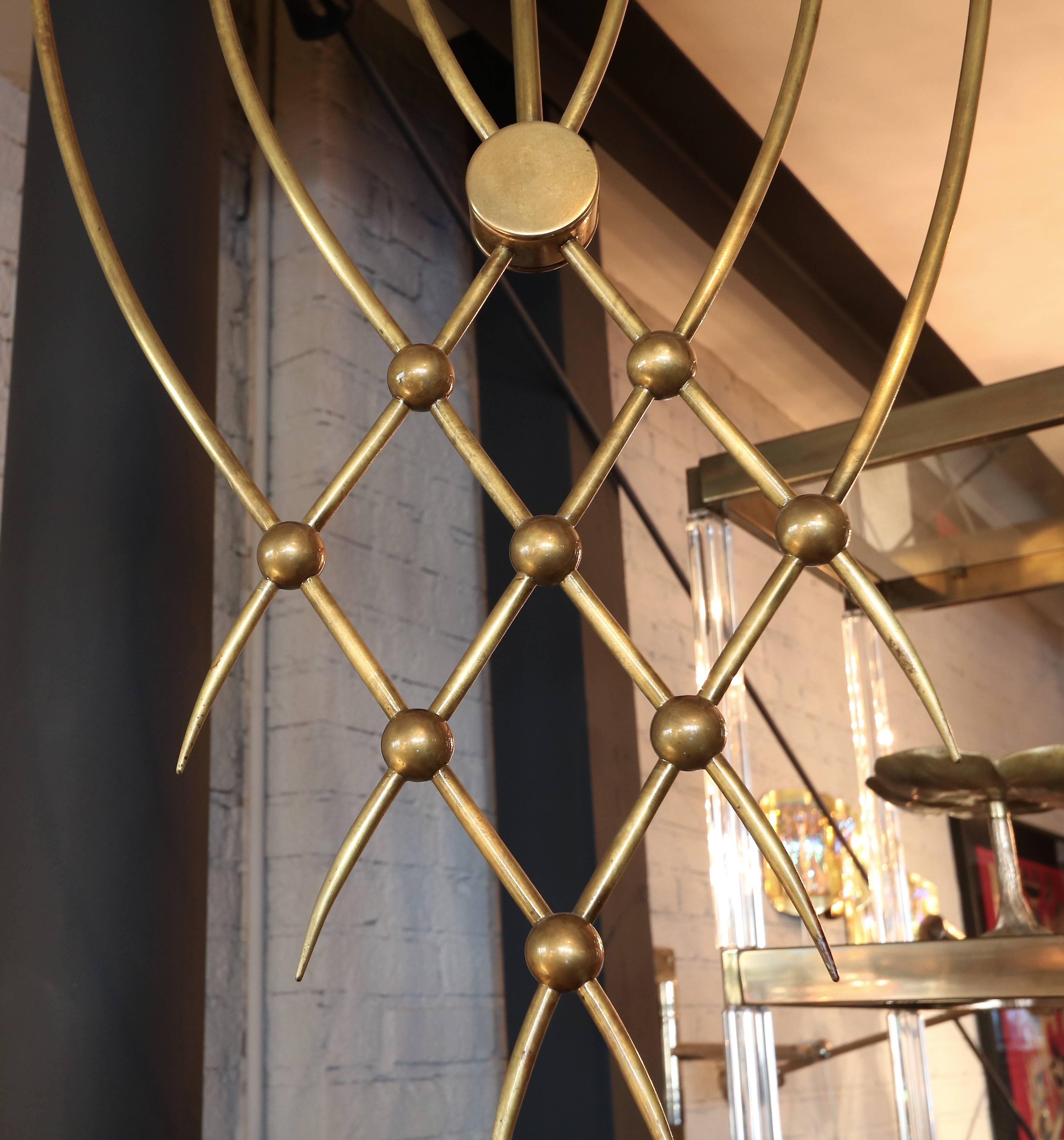 Mid-Century Modern Pair of 1940s Brass Pendant Chandeliers by Guglielmo Ulrich For Sale