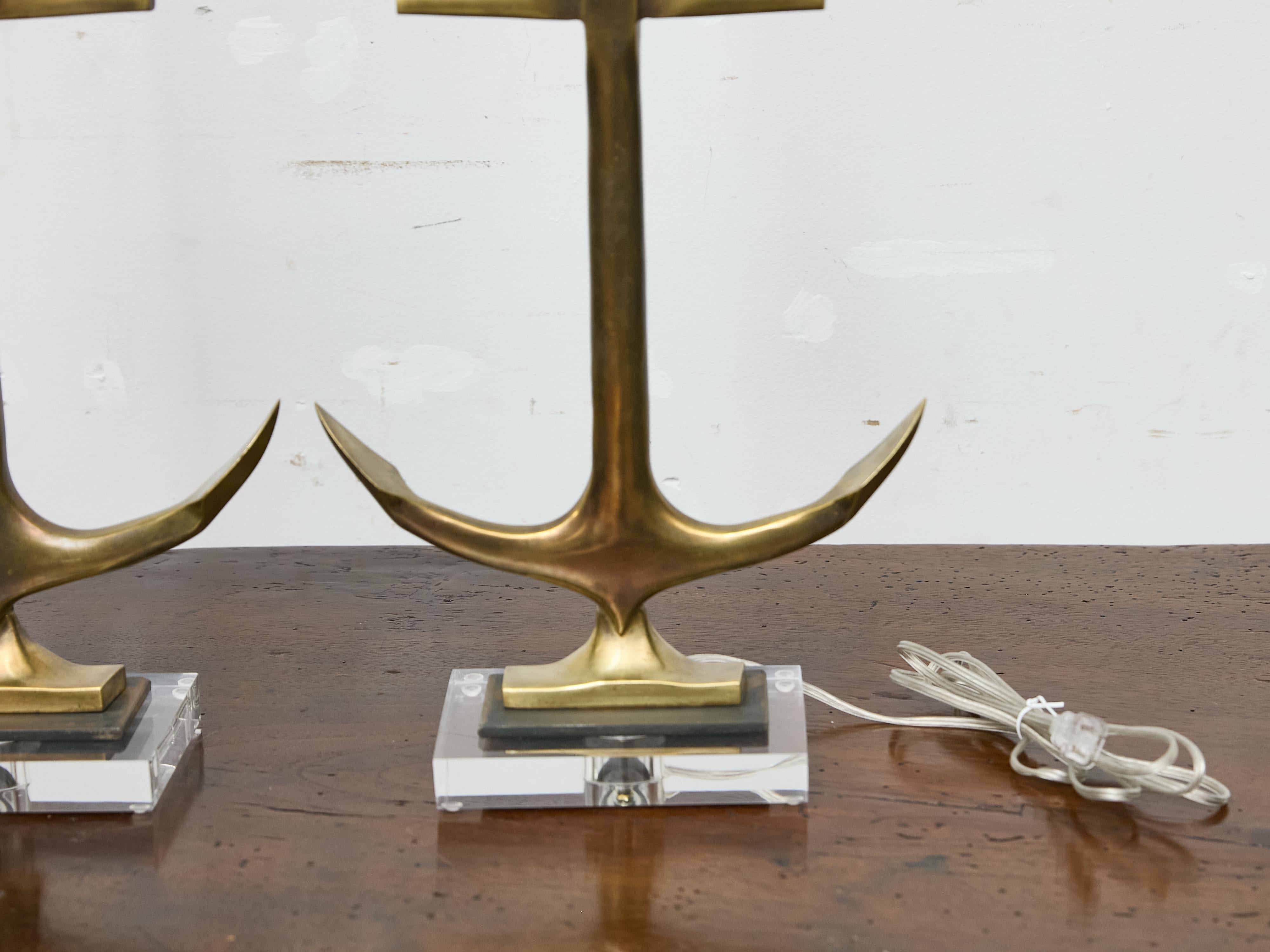 20th Century Pair of 1940s Bronze Anchor Lamps on Lucite Bases, Wired for USA For Sale