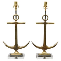 Pareja de Anchor Lamps de bronce de los años 40 sobre bases de lucita, cableadas para EE.UU.