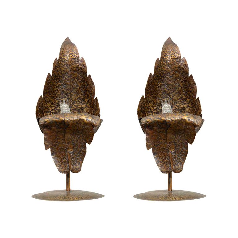 Paire de lampes d'appoint en forme de feuilles en bronze des années 1940 en vente