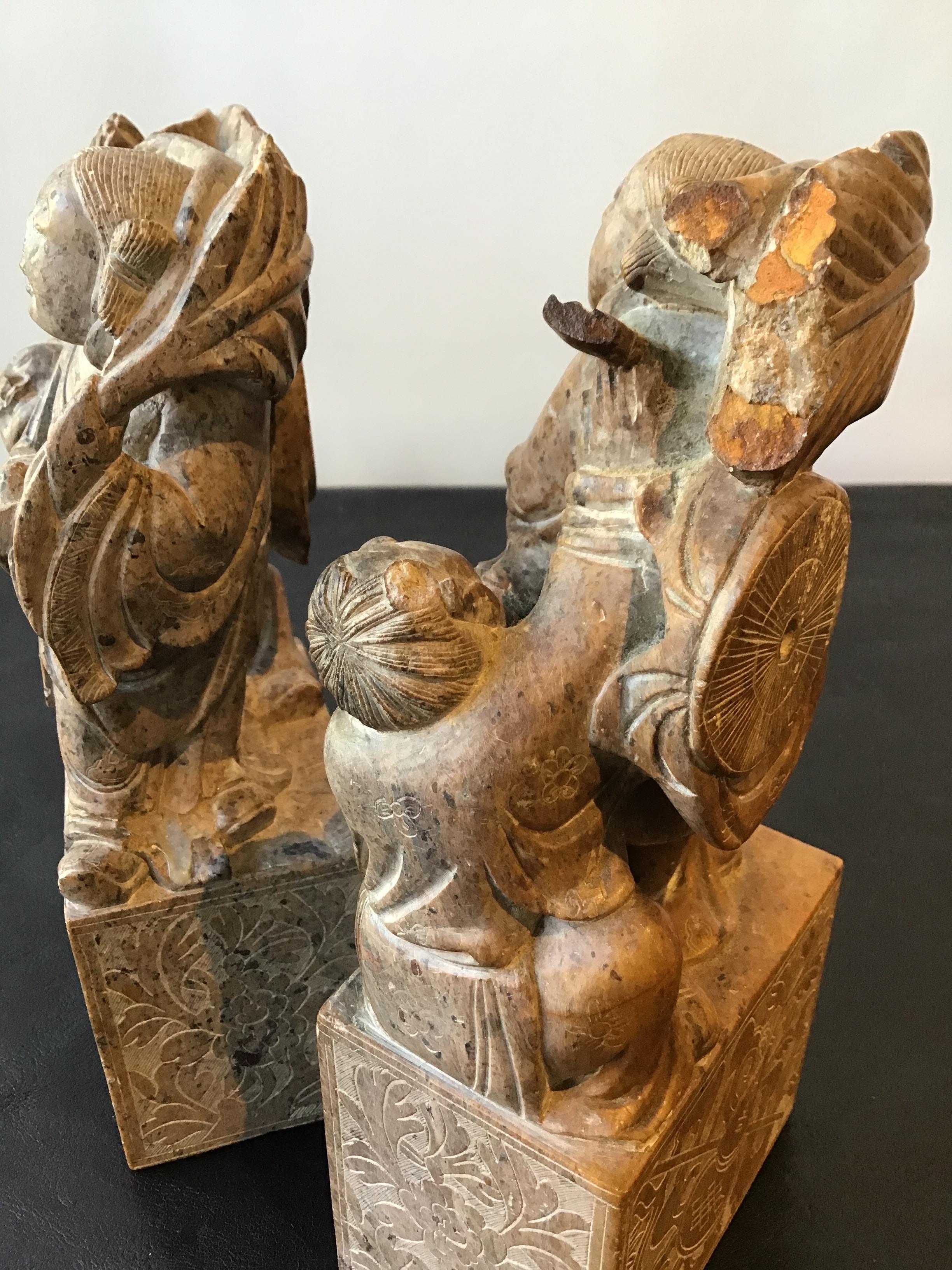 Pair of 1940s Carved Soapstone Chinese Figures In Good Condition For Sale In Tarrytown, NY