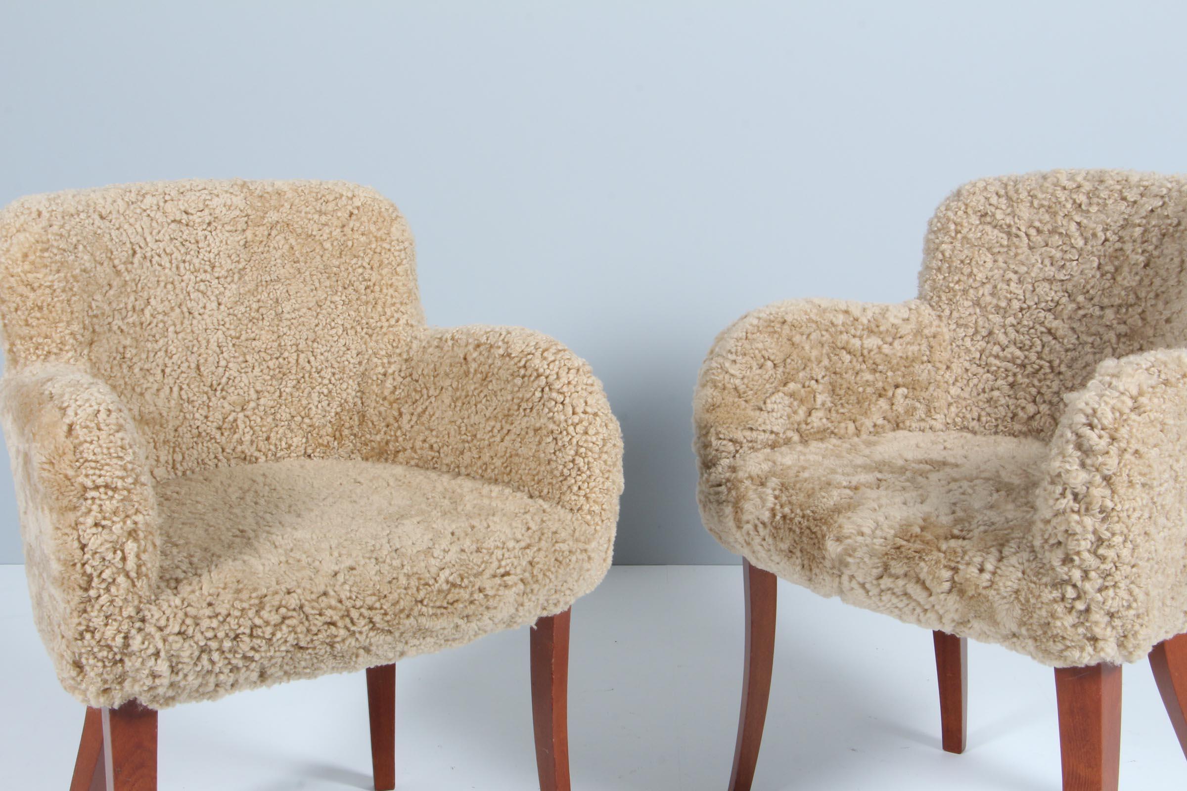 Mid-20th Century Pair of 1940s Chairs in Lambskind with Mahogany Legs, Denmark For Sale