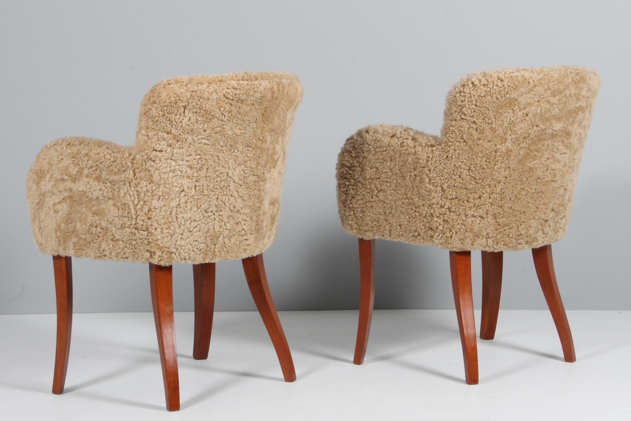 Paire de chaises des années 1940 en cuir d'agneau avec pieds en acajou. Danemark 1
