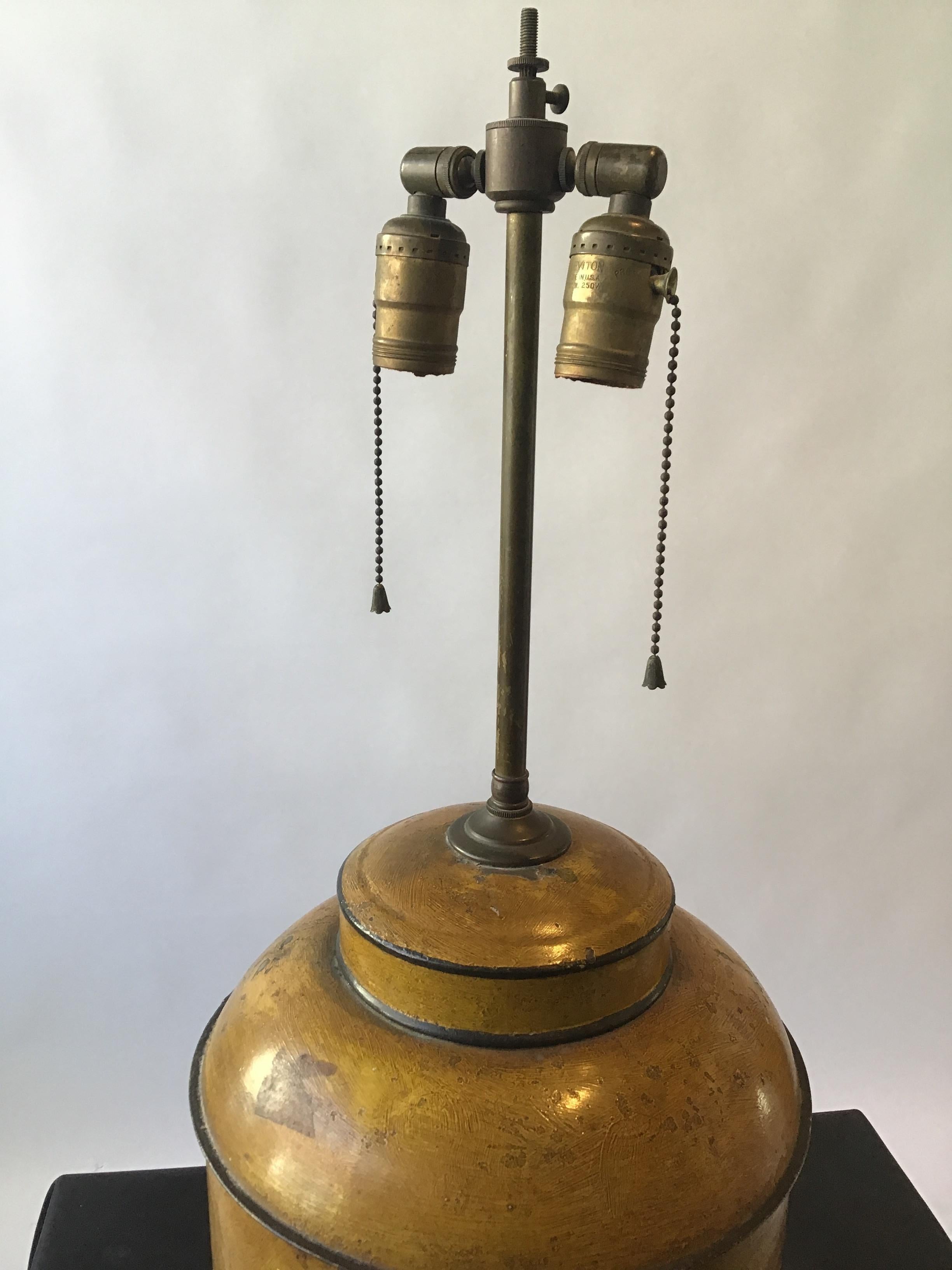 Pair of 1940s Classical Tole Lamps For Sale 7