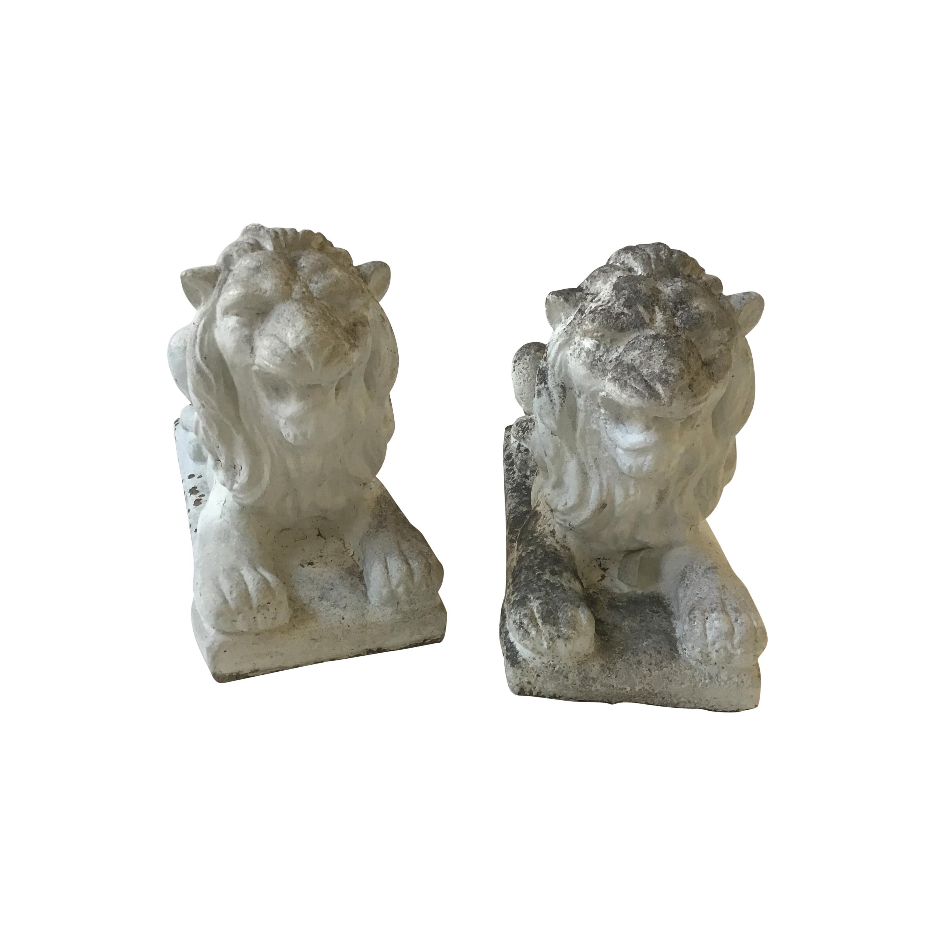 Pareja de leones de hormigón de los años 40