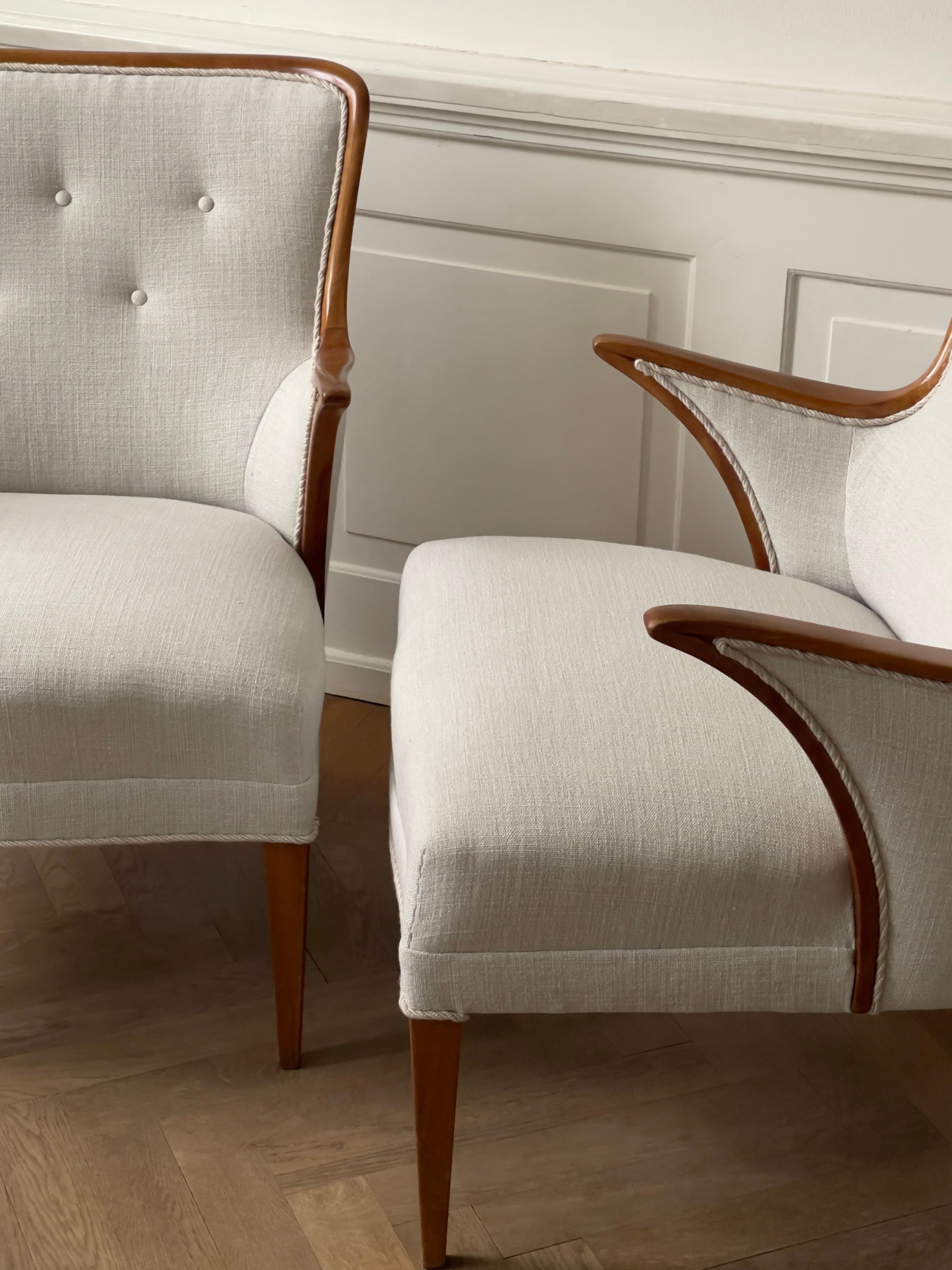Paire de fauteuils d'ébéniste danois des années 1940 retapissés en lin Pierre Frey en vente 3