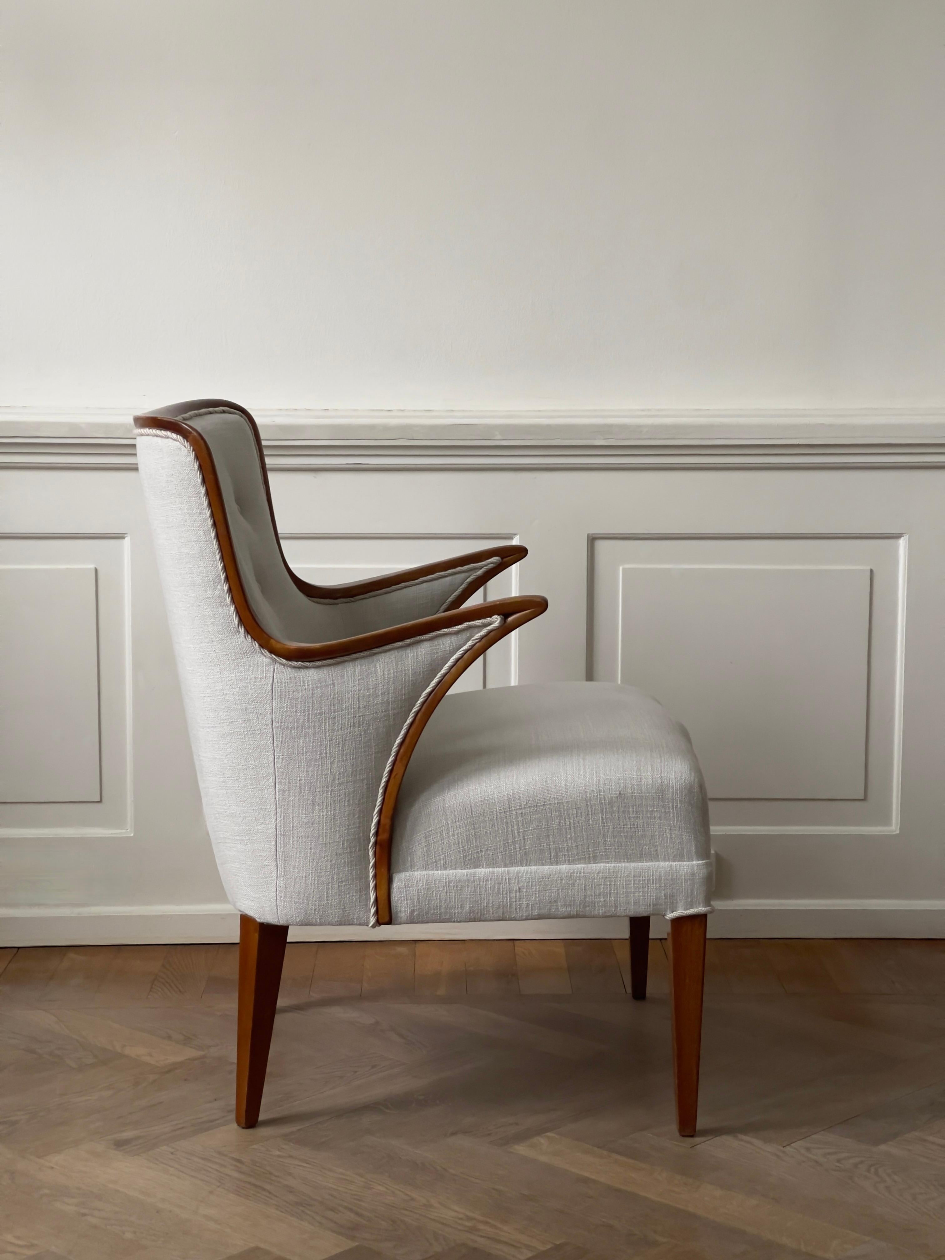 Paire de fauteuils d'ébéniste danois des années 1940 retapissés en lin Pierre Frey en vente 5