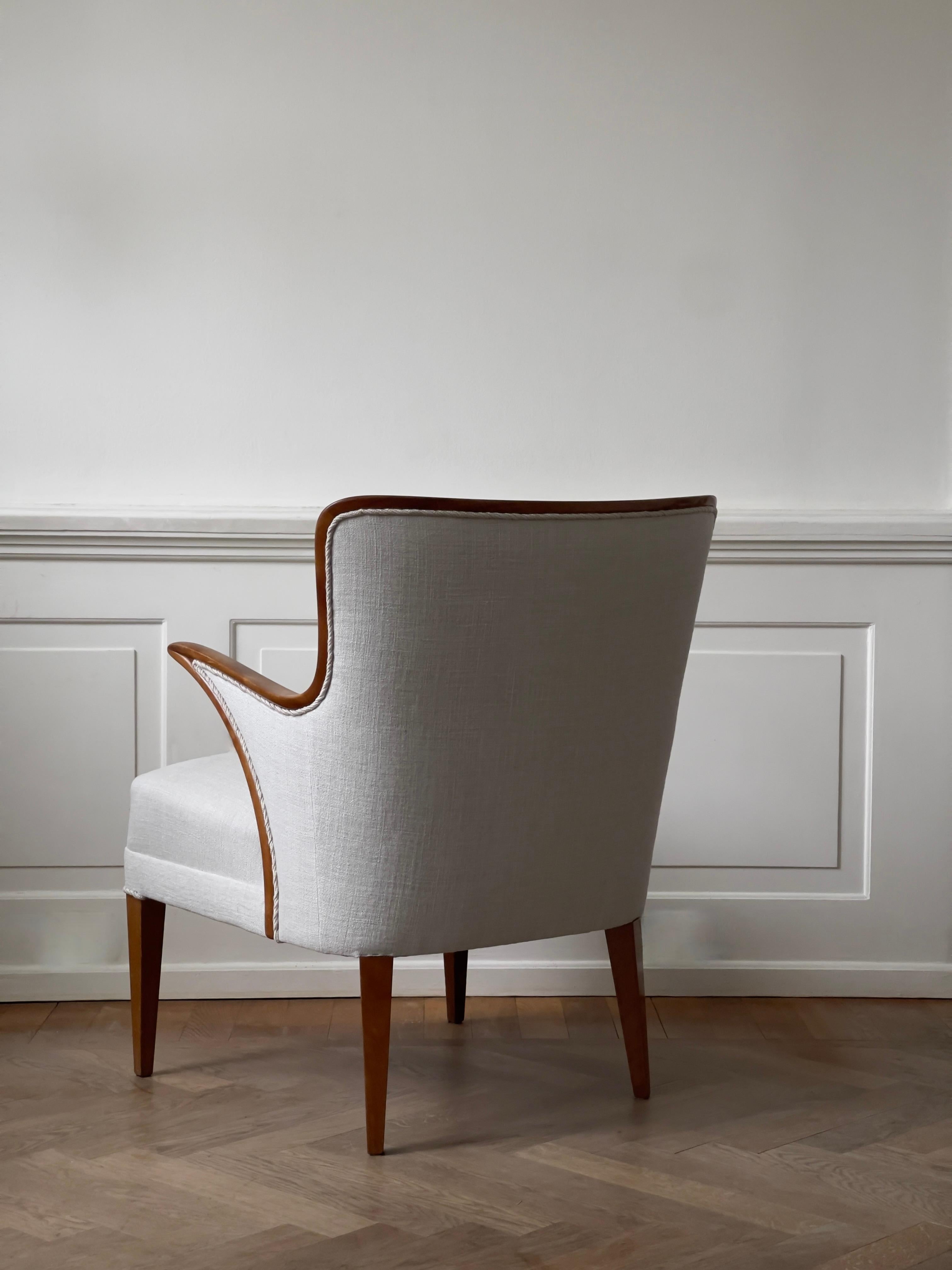 Paire de fauteuils d'ébéniste danois des années 1940 retapissés en lin Pierre Frey en vente 6