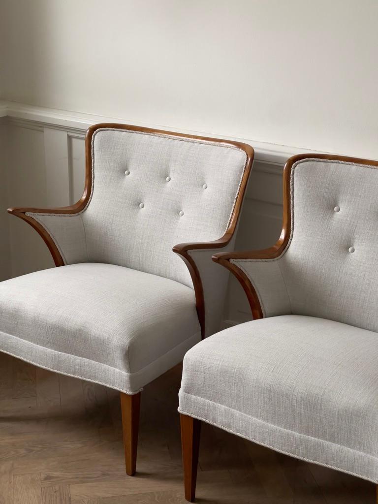 Paire de fauteuils d'ébéniste danois des années 1940 retapissés en lin Pierre Frey en vente 7