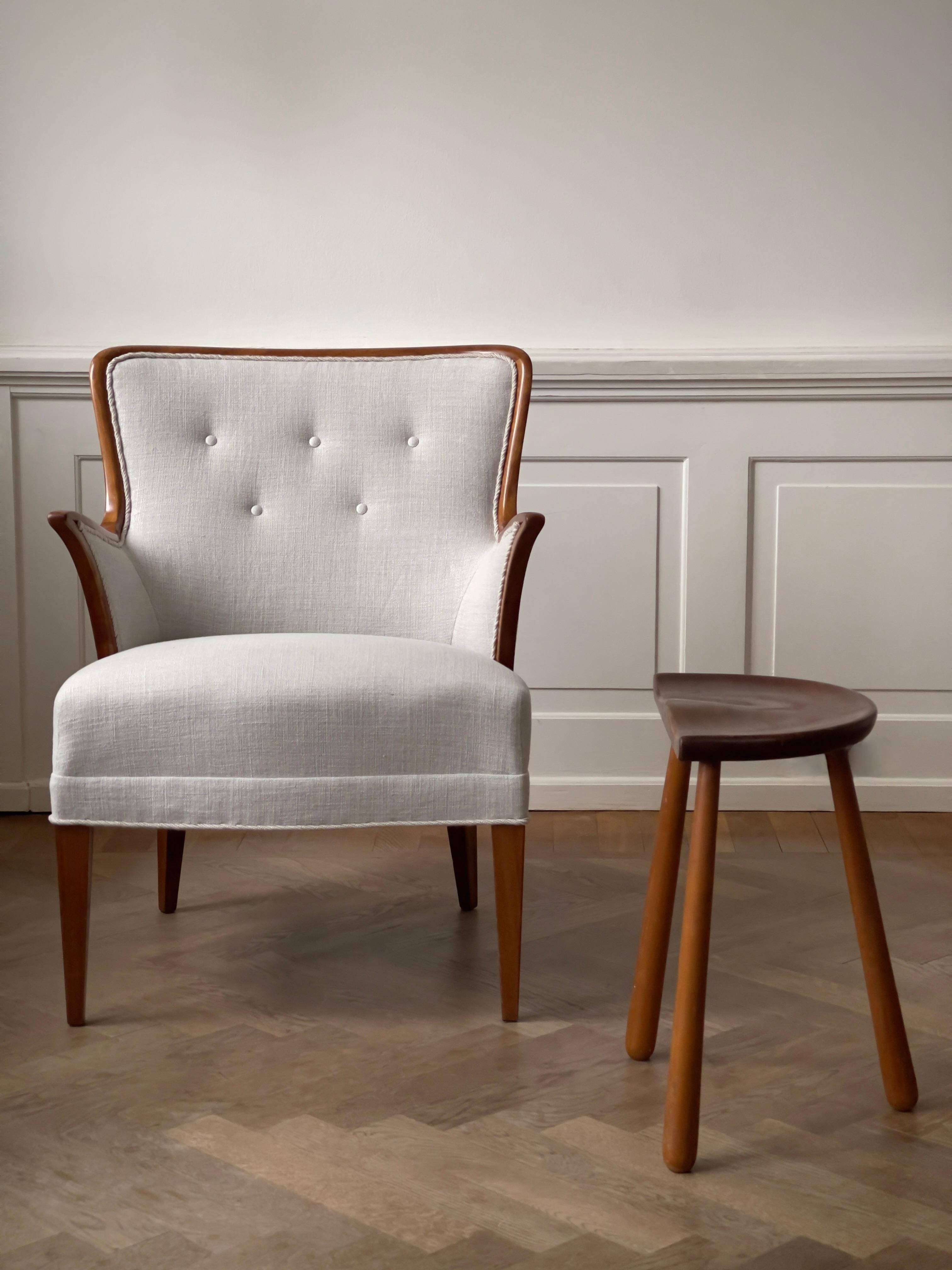 Paire de fauteuils d'ébéniste danois des années 1940 retapissés en lin Pierre Frey en vente 11