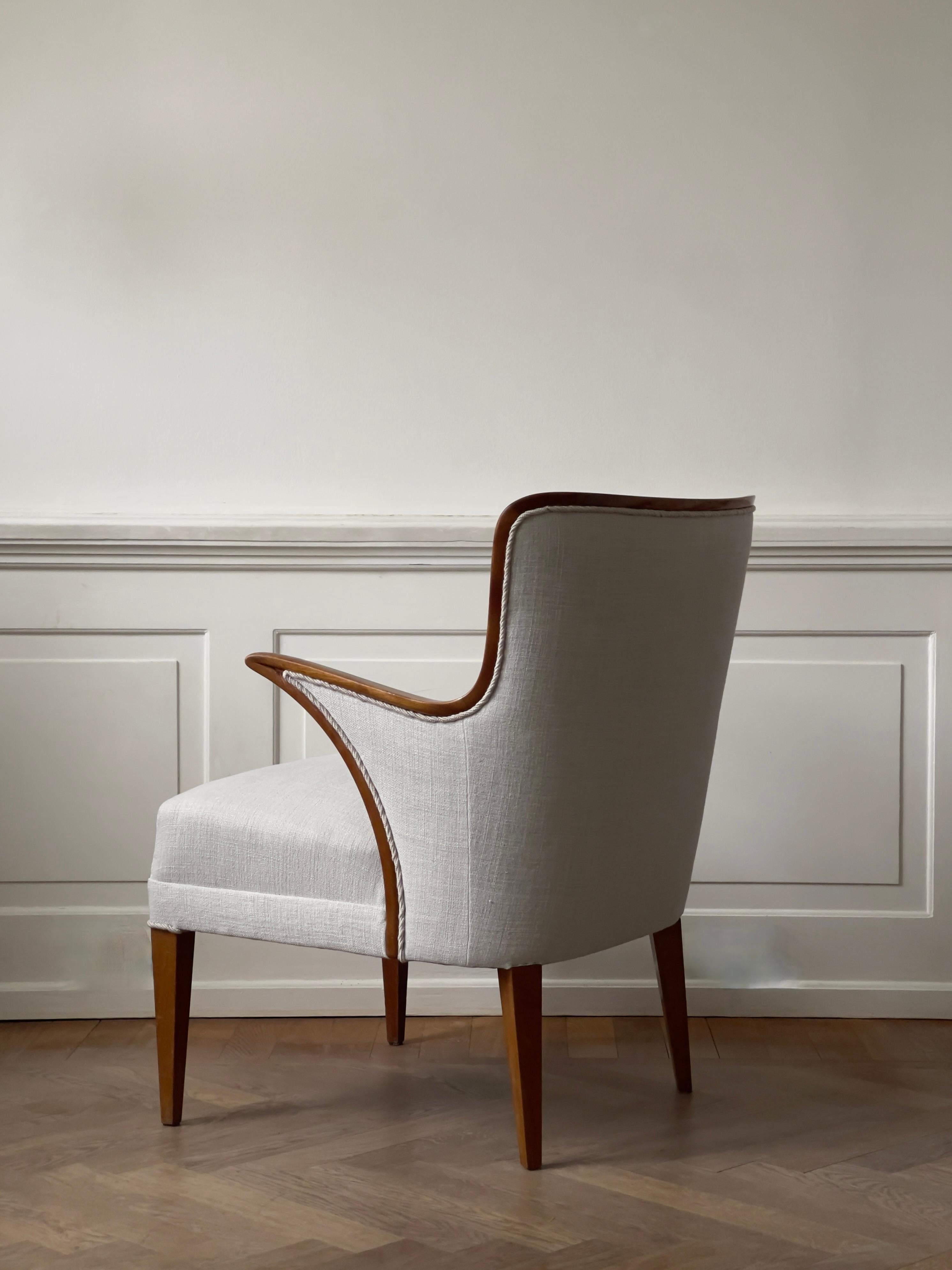 Paire de fauteuils d'ébéniste danois des années 1940 retapissés en lin Pierre Frey en vente 12