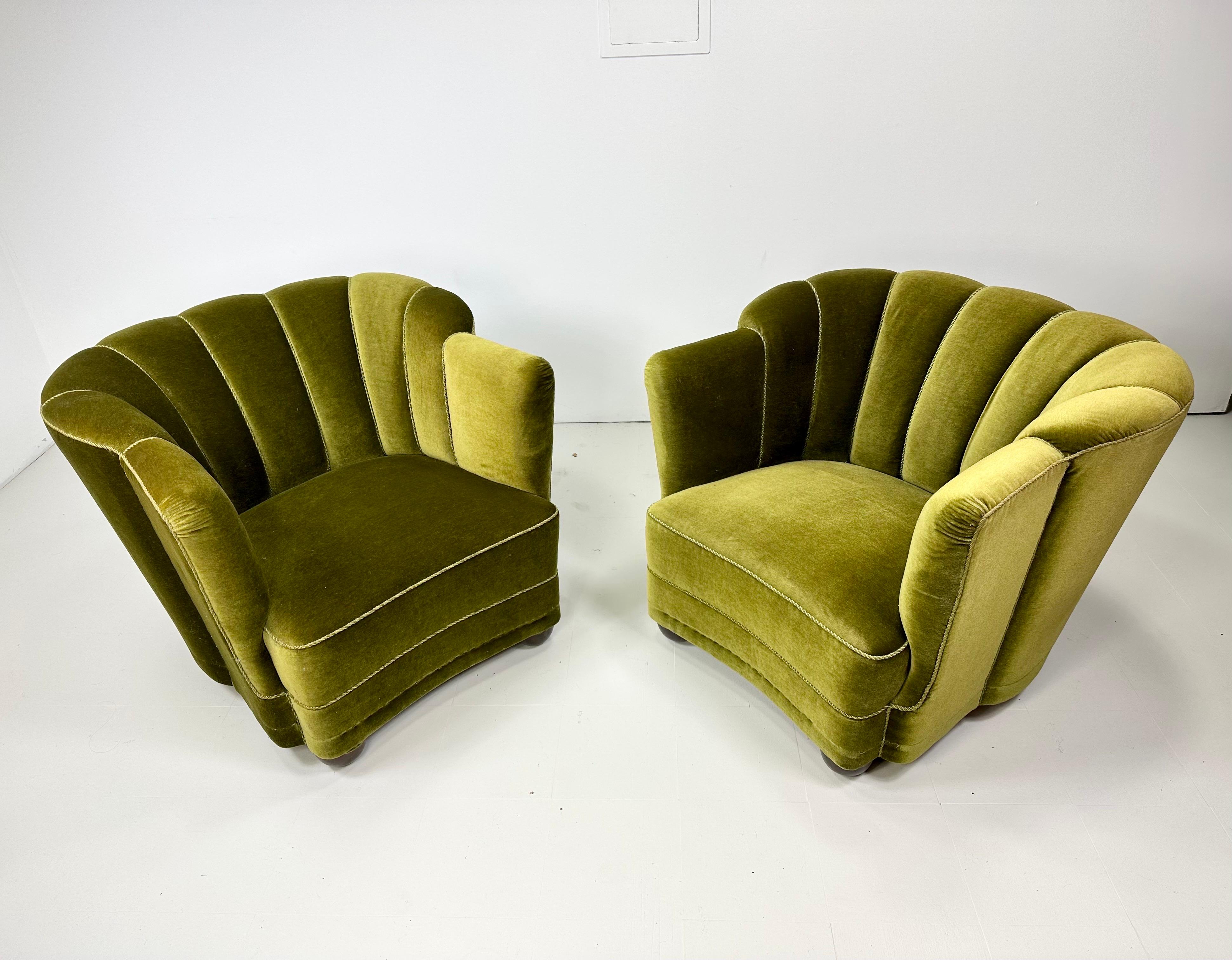Exceptional pair of 1940’s Danish cabinet maker lounge chairs. Stunning channel tufted green velvet upholstery. Beech wood legs. Upholstery appears to have been updated. Denmark

Delivery to NYC area available for $375. Please inquire.