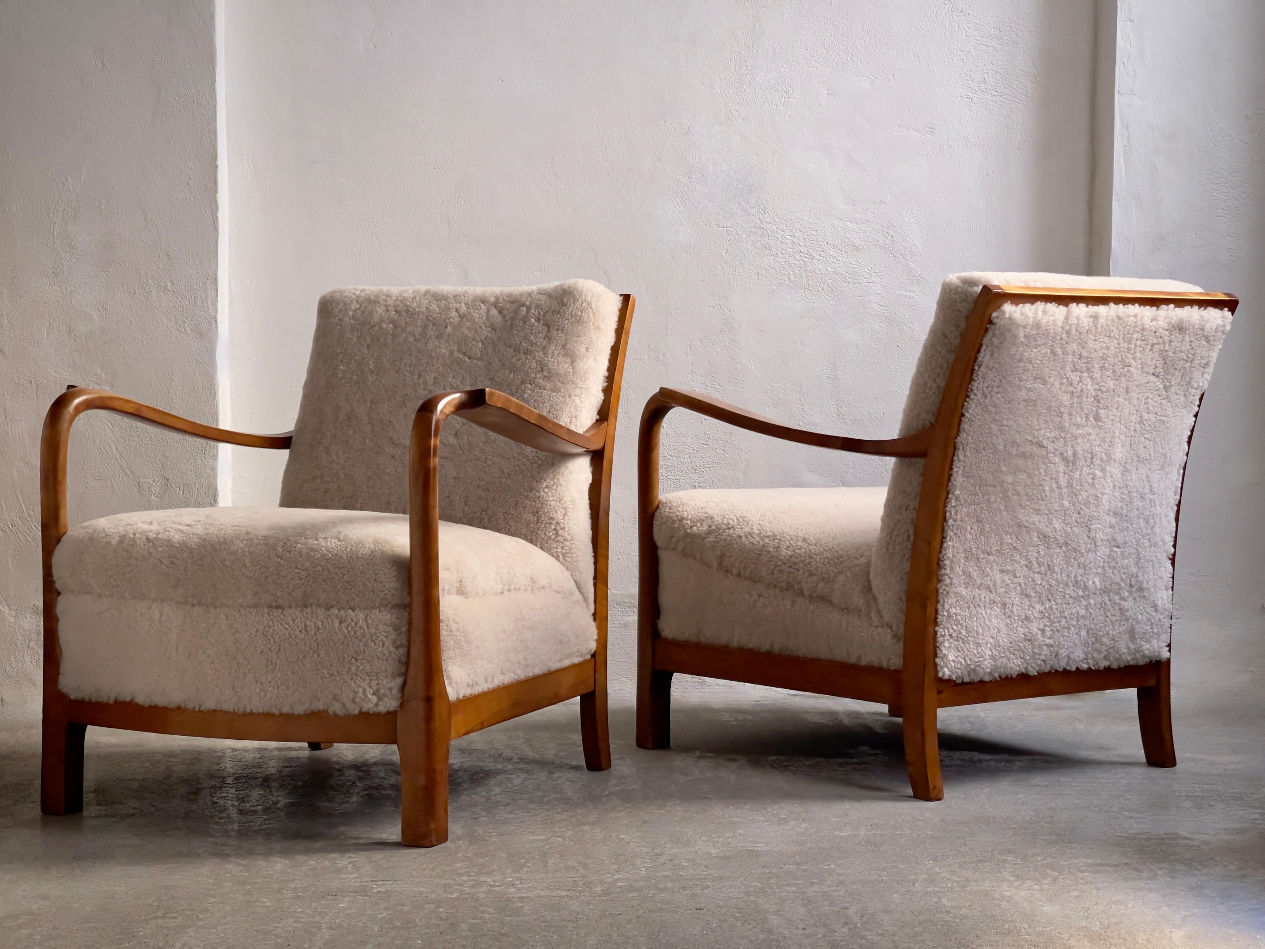1940s pair of danish lounge chairs in solid flamed birch and premium sheepskin. 3