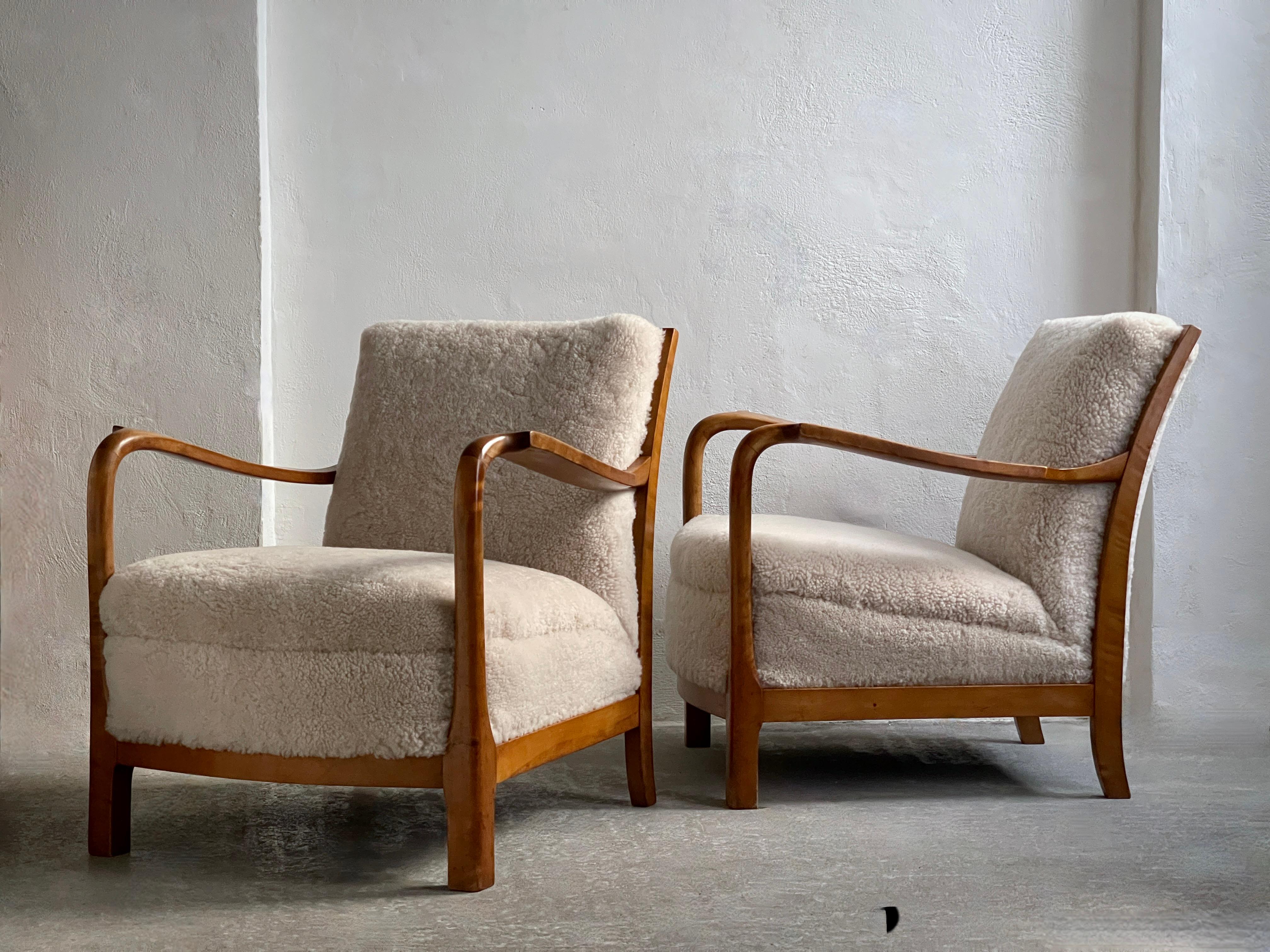 These exceptional lounge chairs, a rare find from the 1940s, represent a pinnacle of Danish craftsmanship and design. Crafted by a master cabinet maker, each chair is a testament to the meticulous artistry and dedication to authenticity that defined