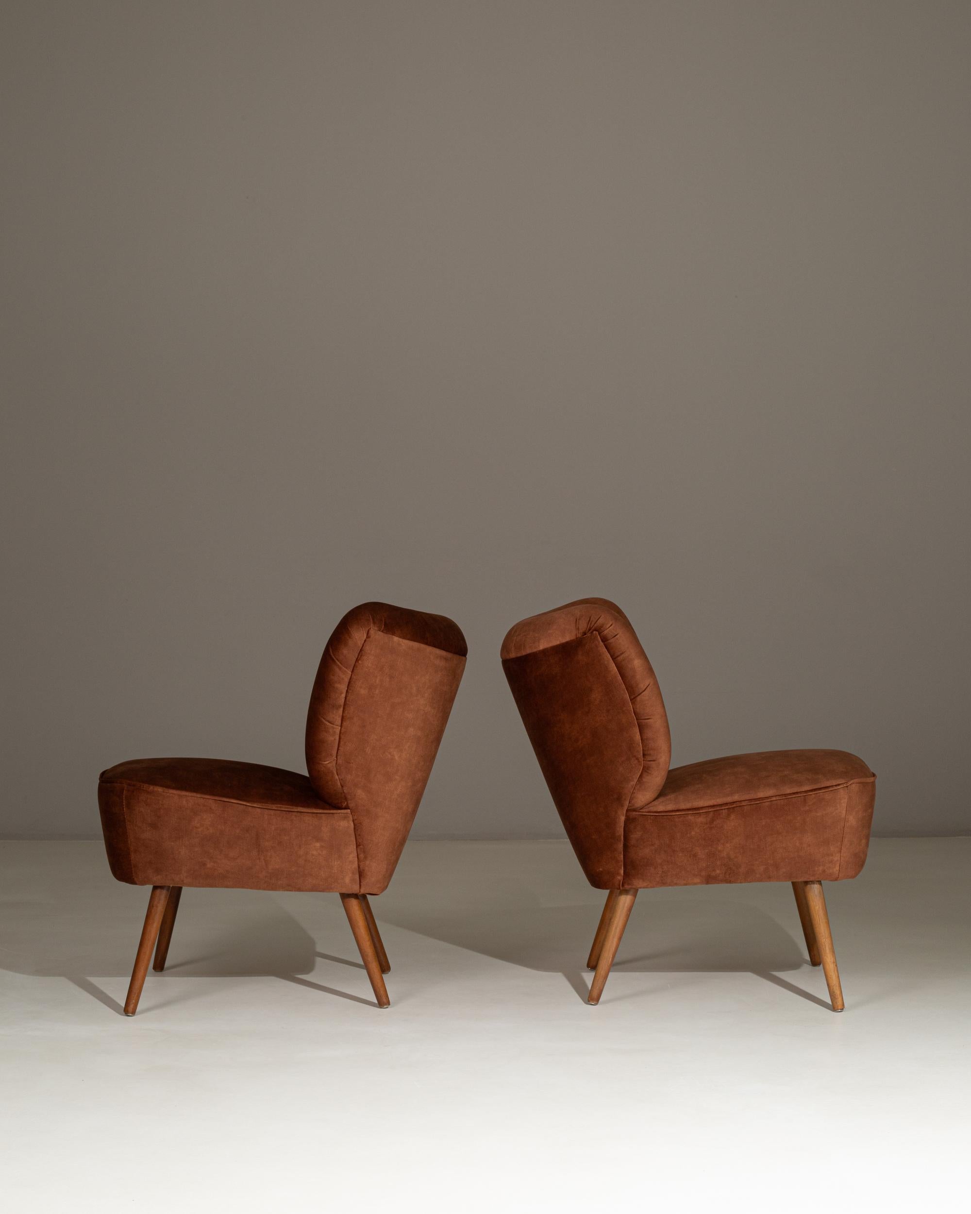 Pair of 1940s Danish Upholstered Cocktail Chairs im Angebot 8