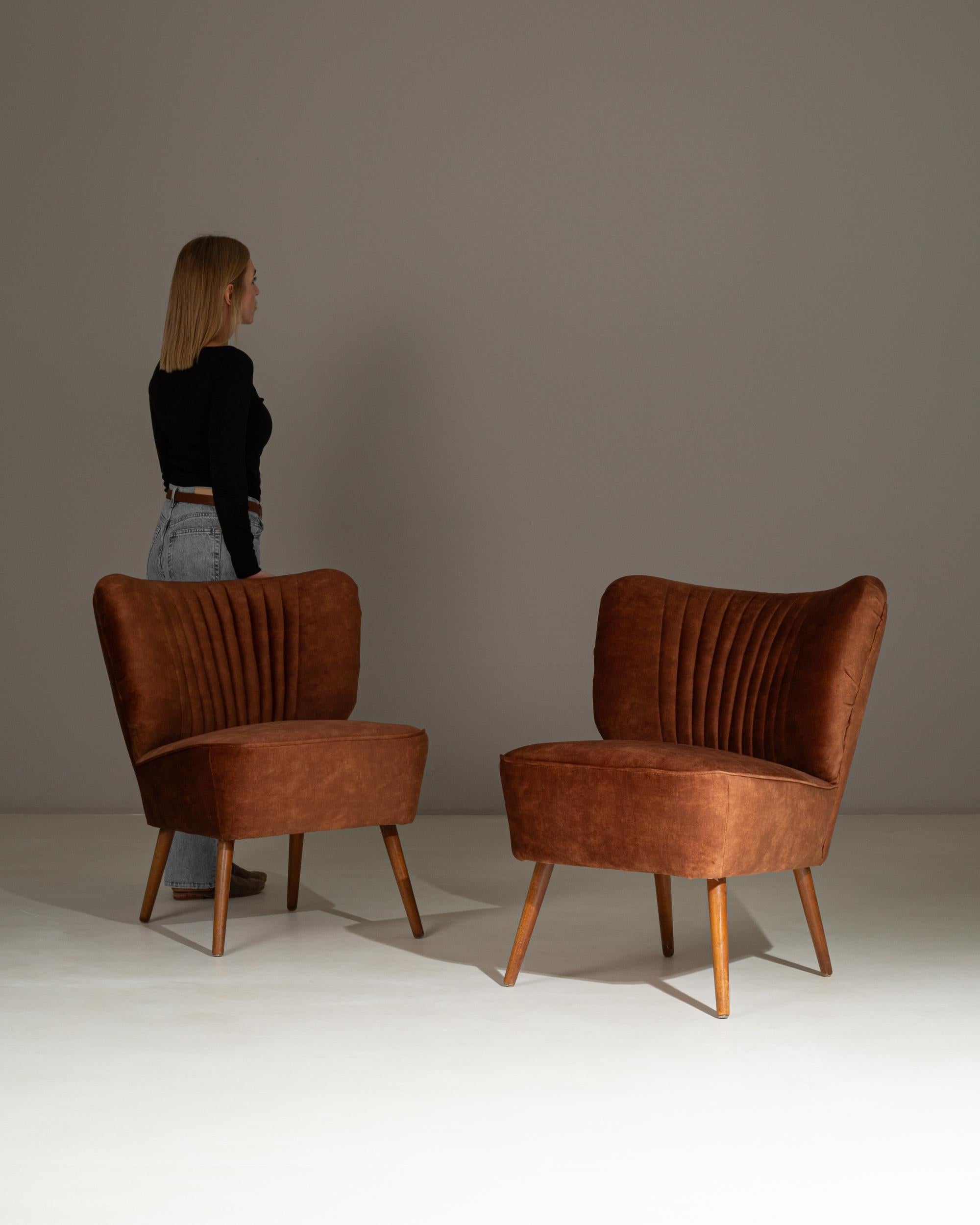 Pair of 1940s Danish Upholstered Cocktail Chairs im Zustand „Gut“ im Angebot in High Point, NC