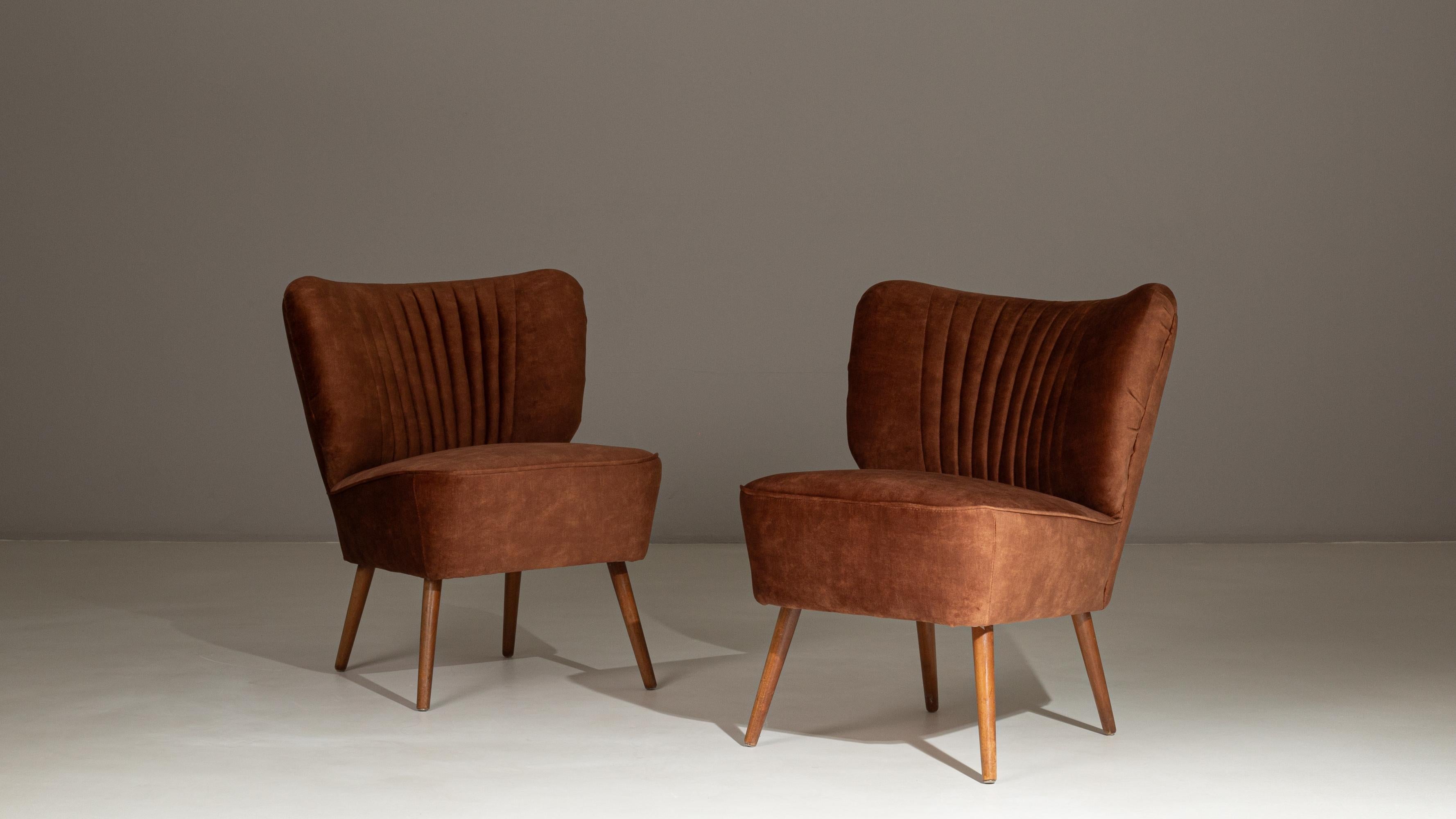 Pair of 1940s Danish Upholstered Cocktail Chairs (Polster) im Angebot