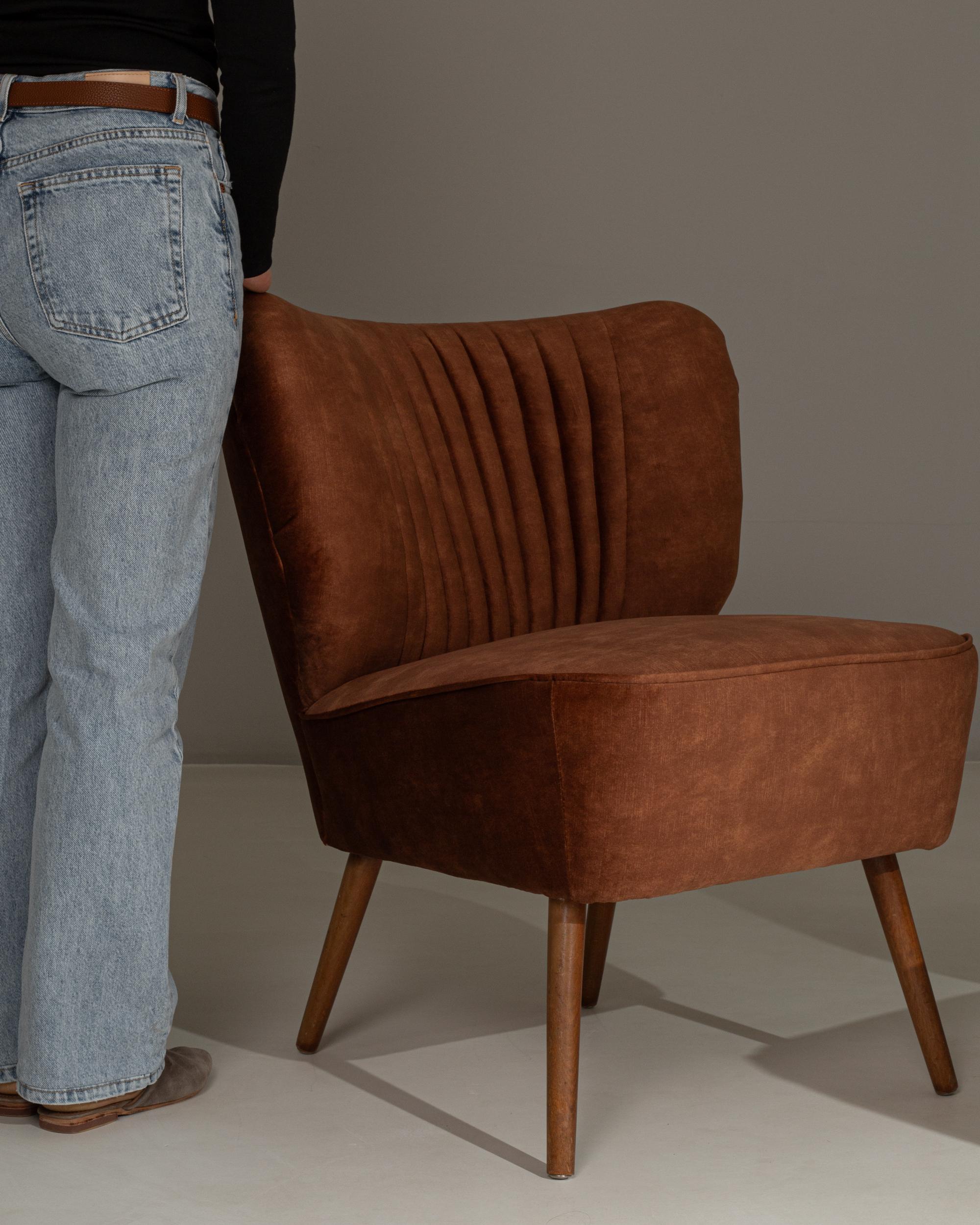 Pair of 1940s Danish Upholstered Cocktail Chairs im Angebot 2