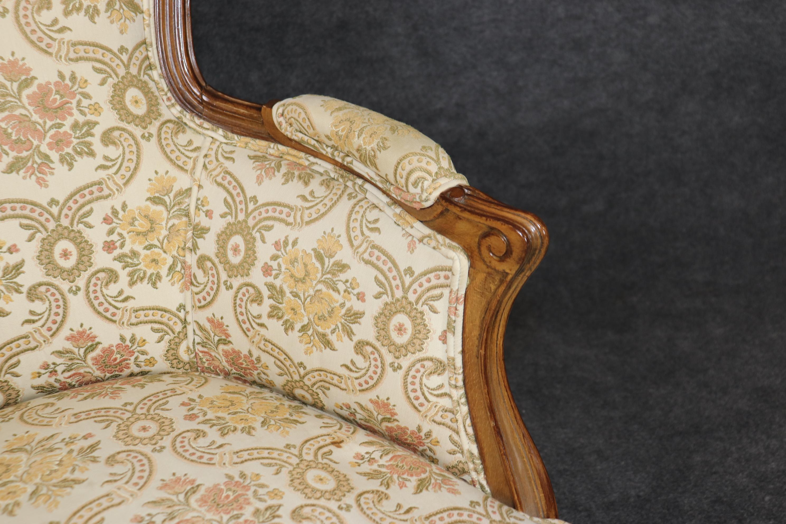 Pair of 1940s era French Walnut Carved Louis XV Style Bergere Lounge Chairs For Sale 3