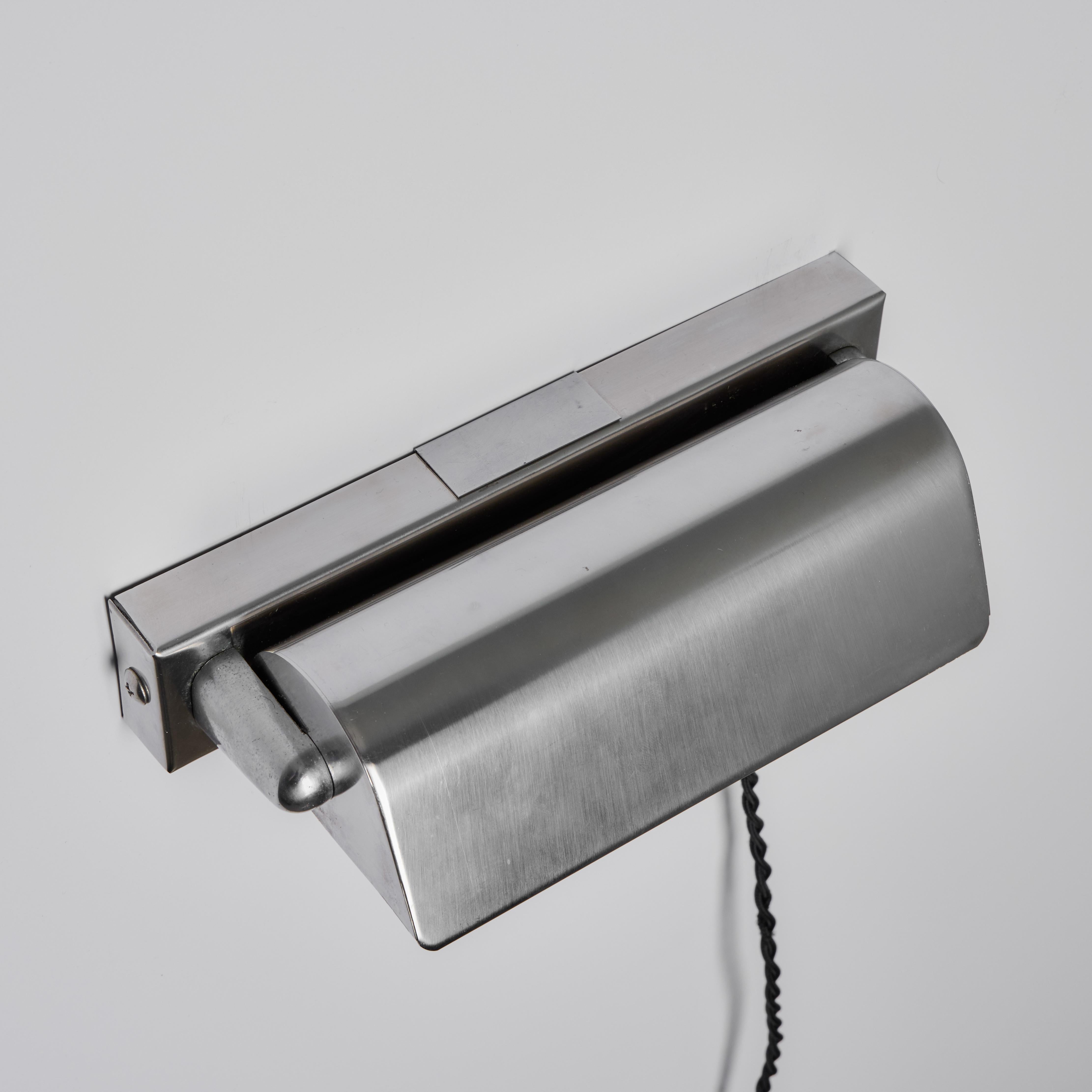 Zwei finnische minimalistische Wandleuchten aus den 1940er Jahren, die Paavo Tynell zugeschrieben werden im Angebot 5