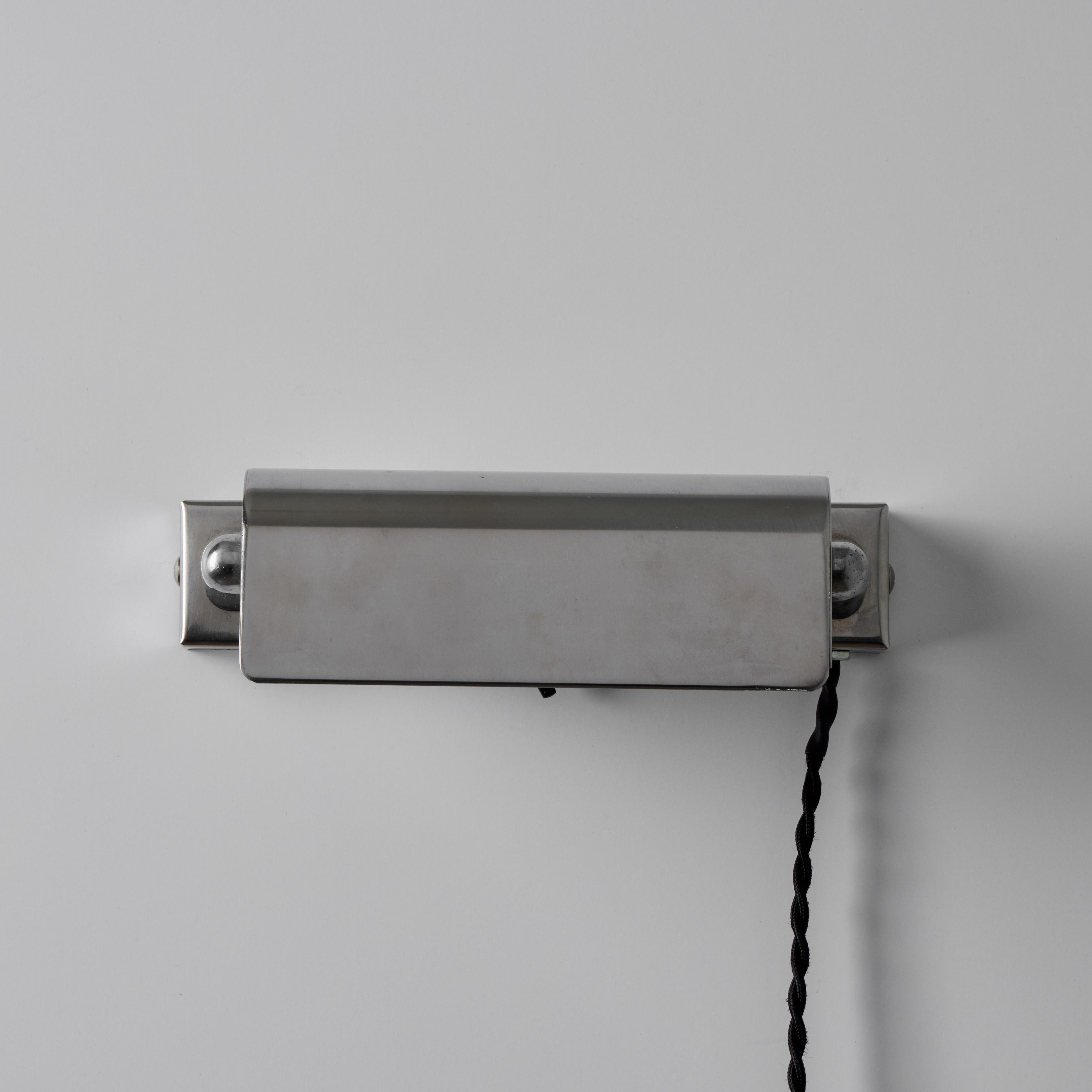 Zwei finnische minimalistische Wandleuchten aus den 1940er Jahren, die Paavo Tynell zugeschrieben werden im Angebot 12