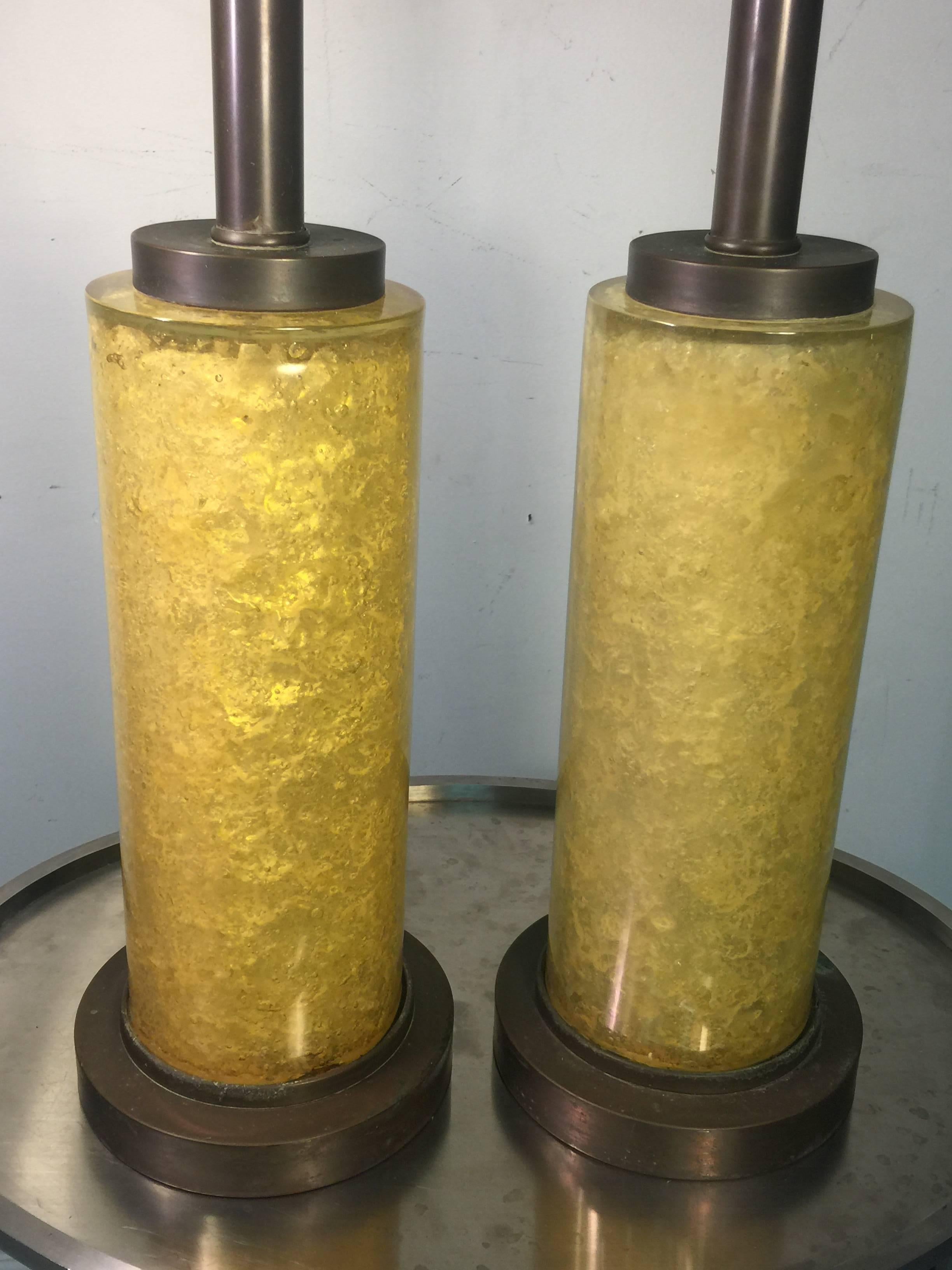 Pair of 1940s Modernist Fractured Yellow Resin Cylinder Lamps In Good Condition For Sale In Allentown, PA
