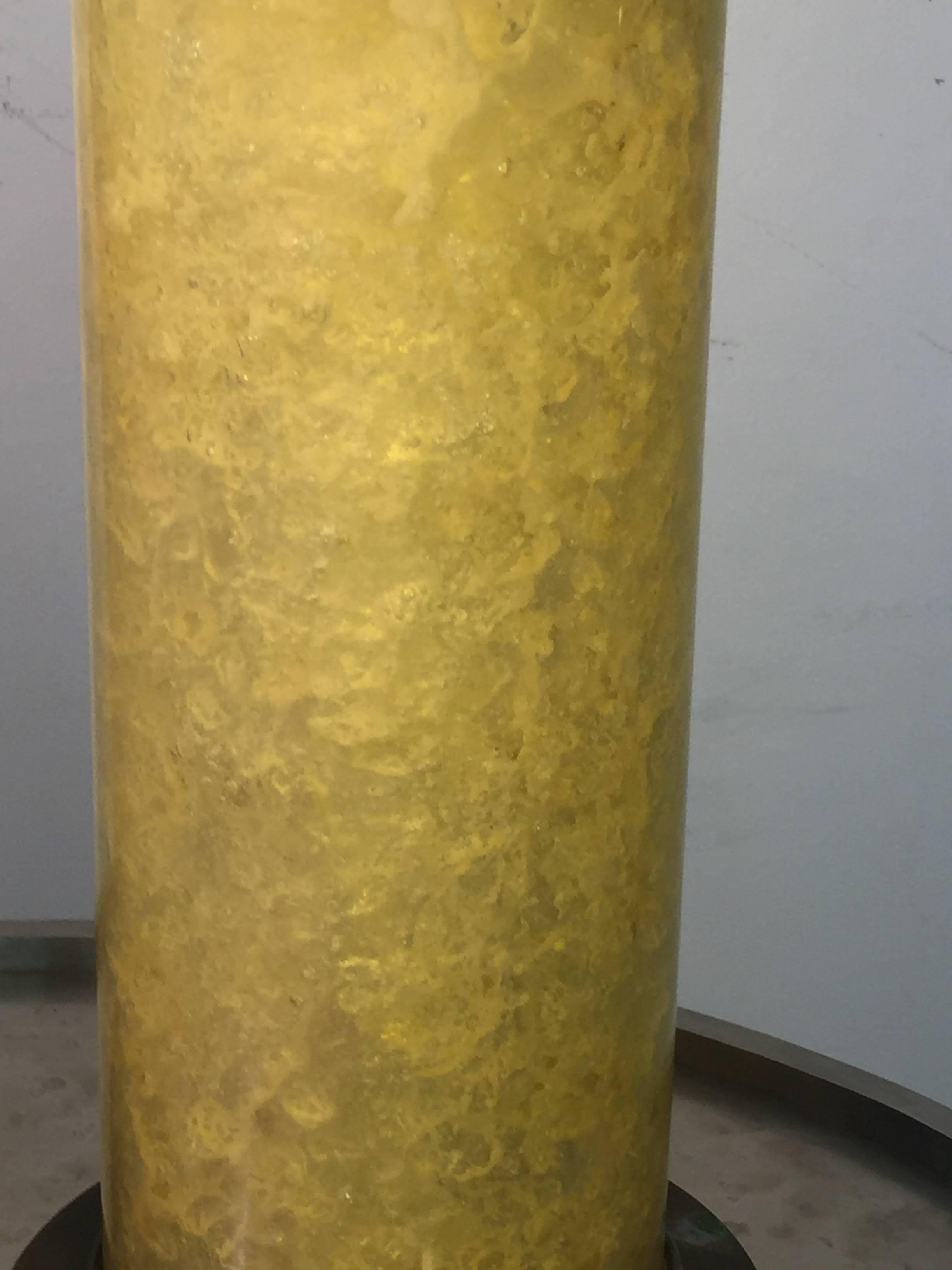 Pair of 1940s Modernist Fractured Yellow Resin Cylinder Lamps For Sale 2