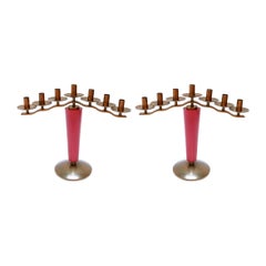 Pareja de candelabros art déco franceses de latón y madera roja de los años 40