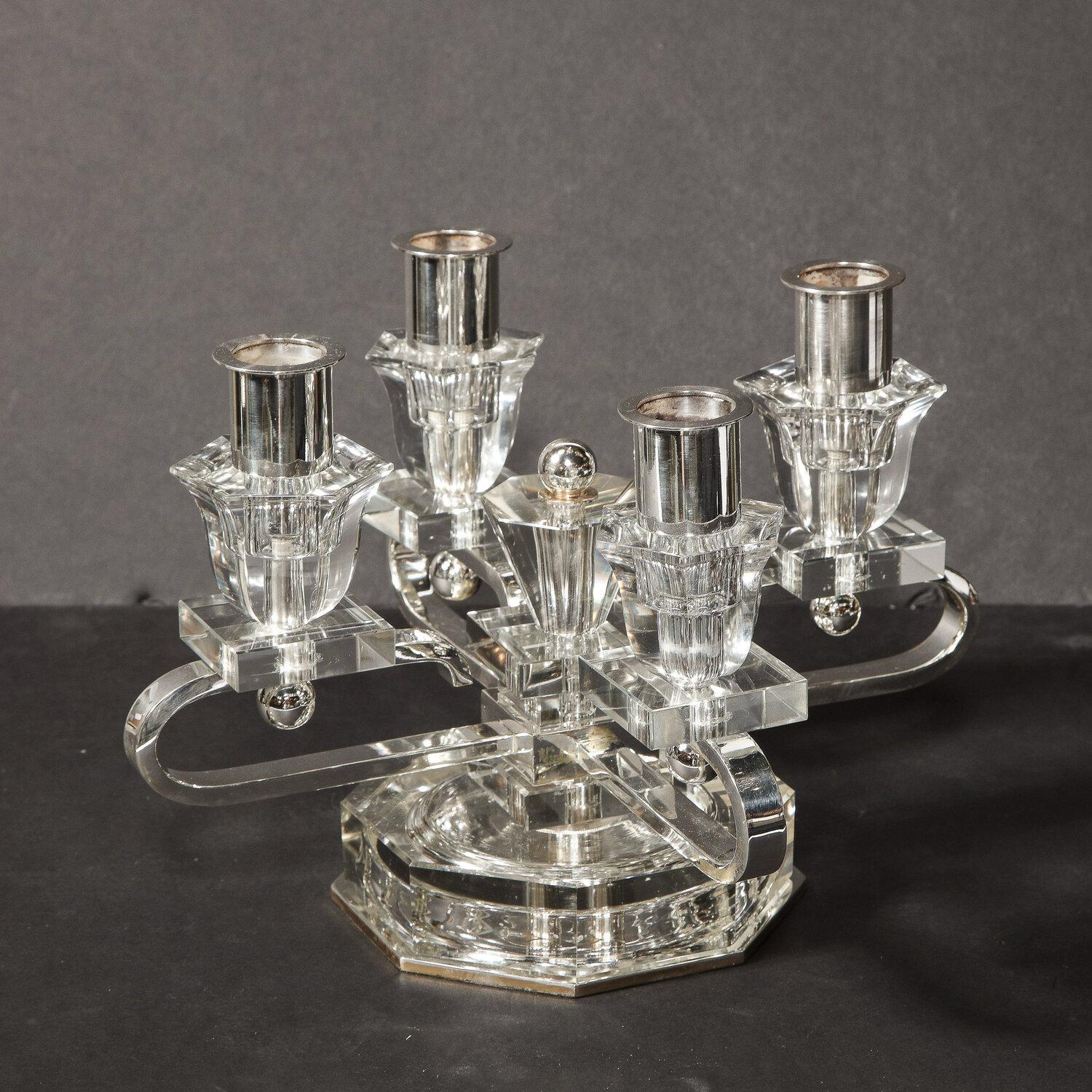 Milieu du XXe siècle Paire de porte-bougies Art déco français à quatre bras en métal argenté et cristal des années 1940 en vente