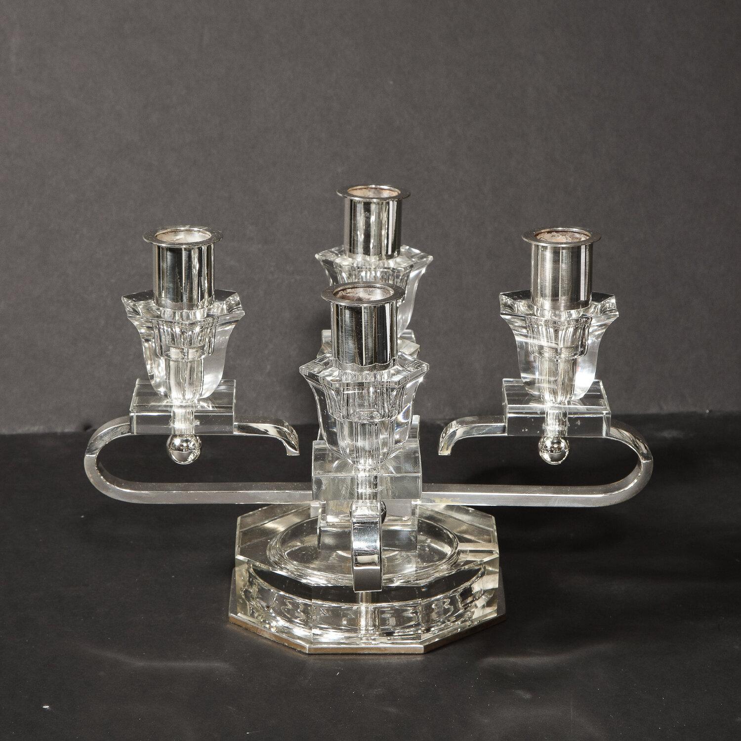 Plaqué argent Paire de porte-bougies Art déco français à quatre bras en métal argenté et cristal des années 1940 en vente