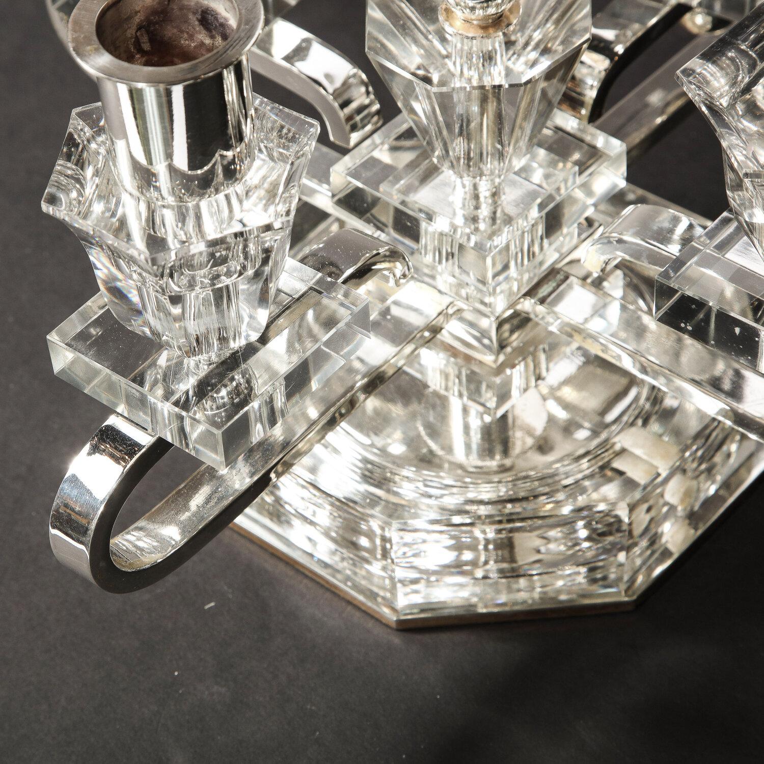 Paire de porte-bougies Art déco français à quatre bras en métal argenté et cristal des années 1940 en vente 2