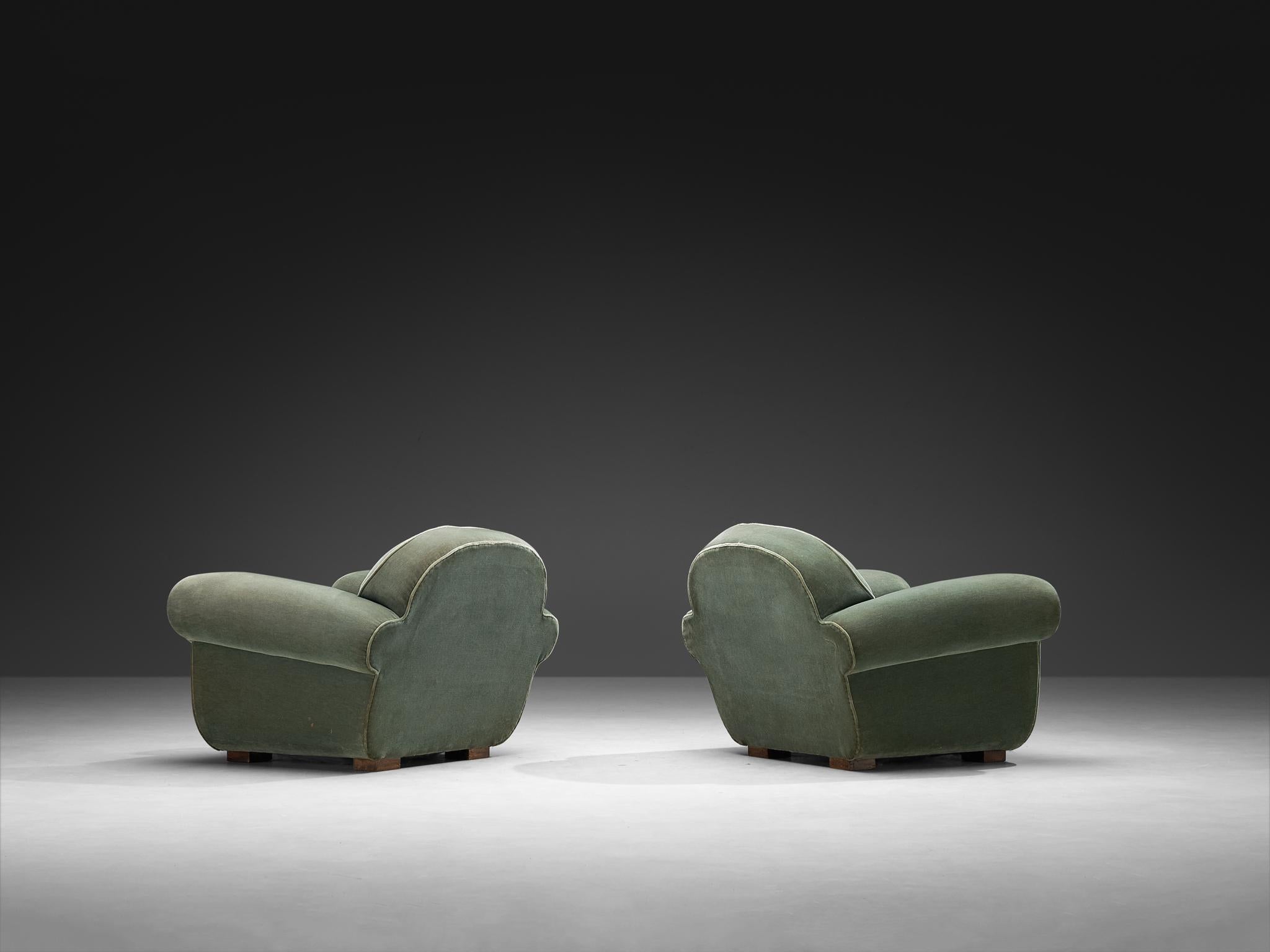 Français Paire de chaises longues Art Deco françaises des années 1940 en velours vert menthe en vente