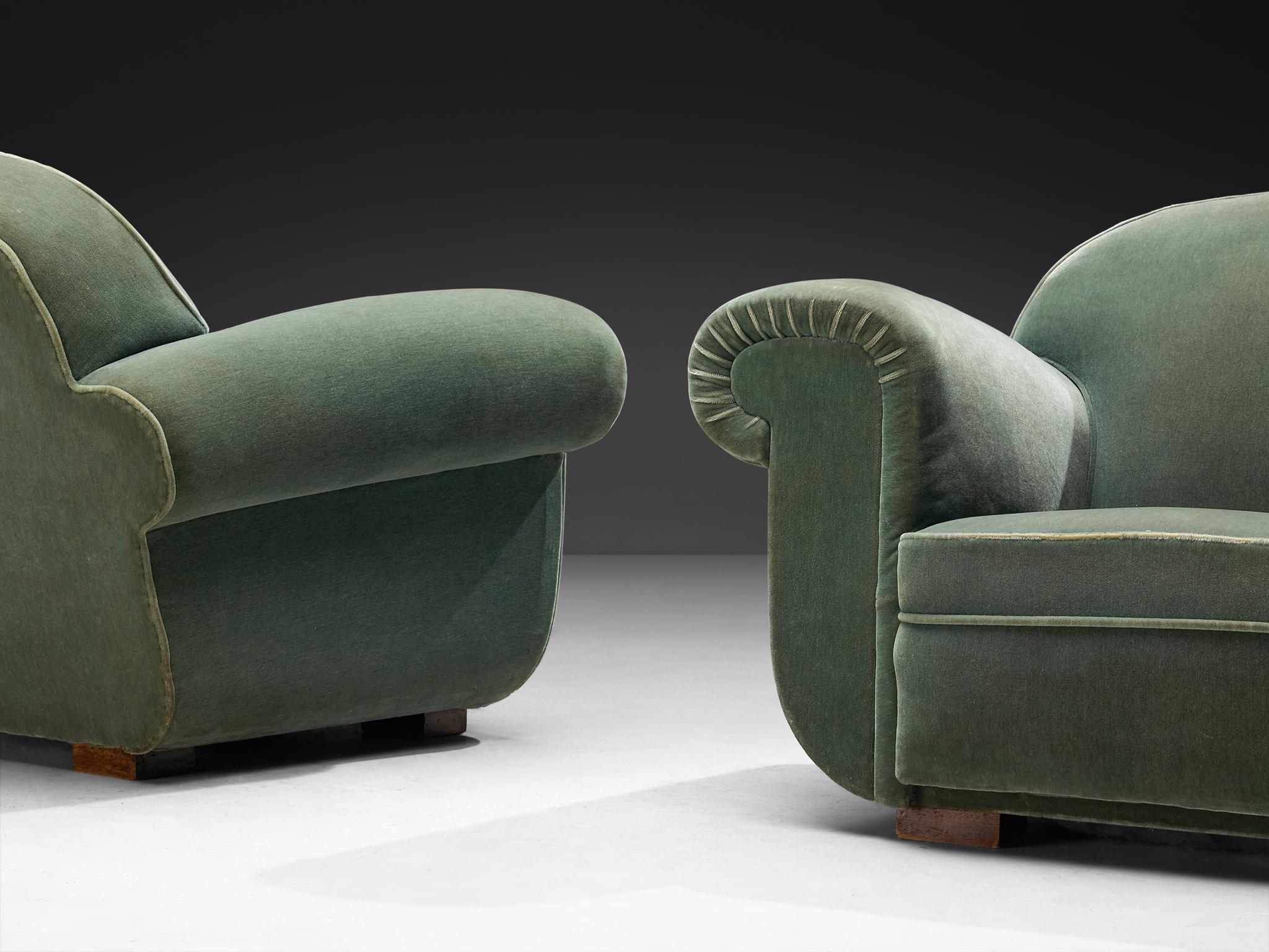 Velours Paire de chaises longues Art Deco françaises des années 1940 en velours vert menthe en vente