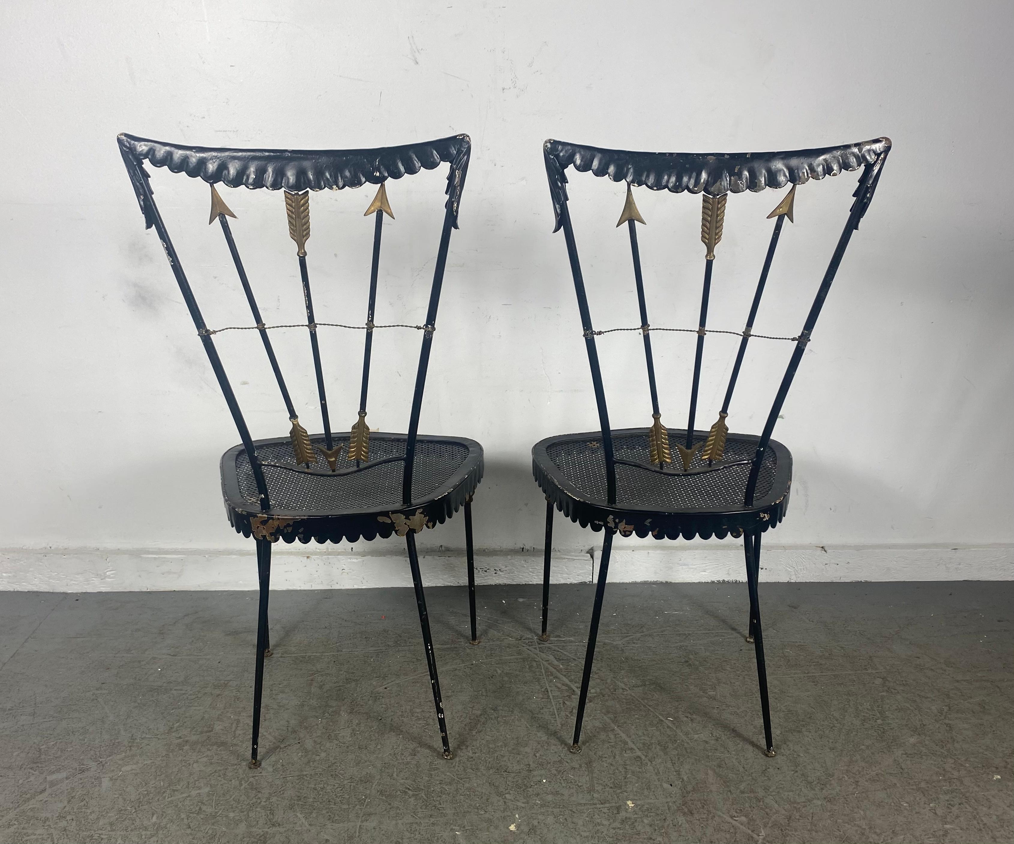 Paire de chaises d'appoint à dossier à flèches en fer français des années 1940... Jardin,, Bon état - En vente à Buffalo, NY