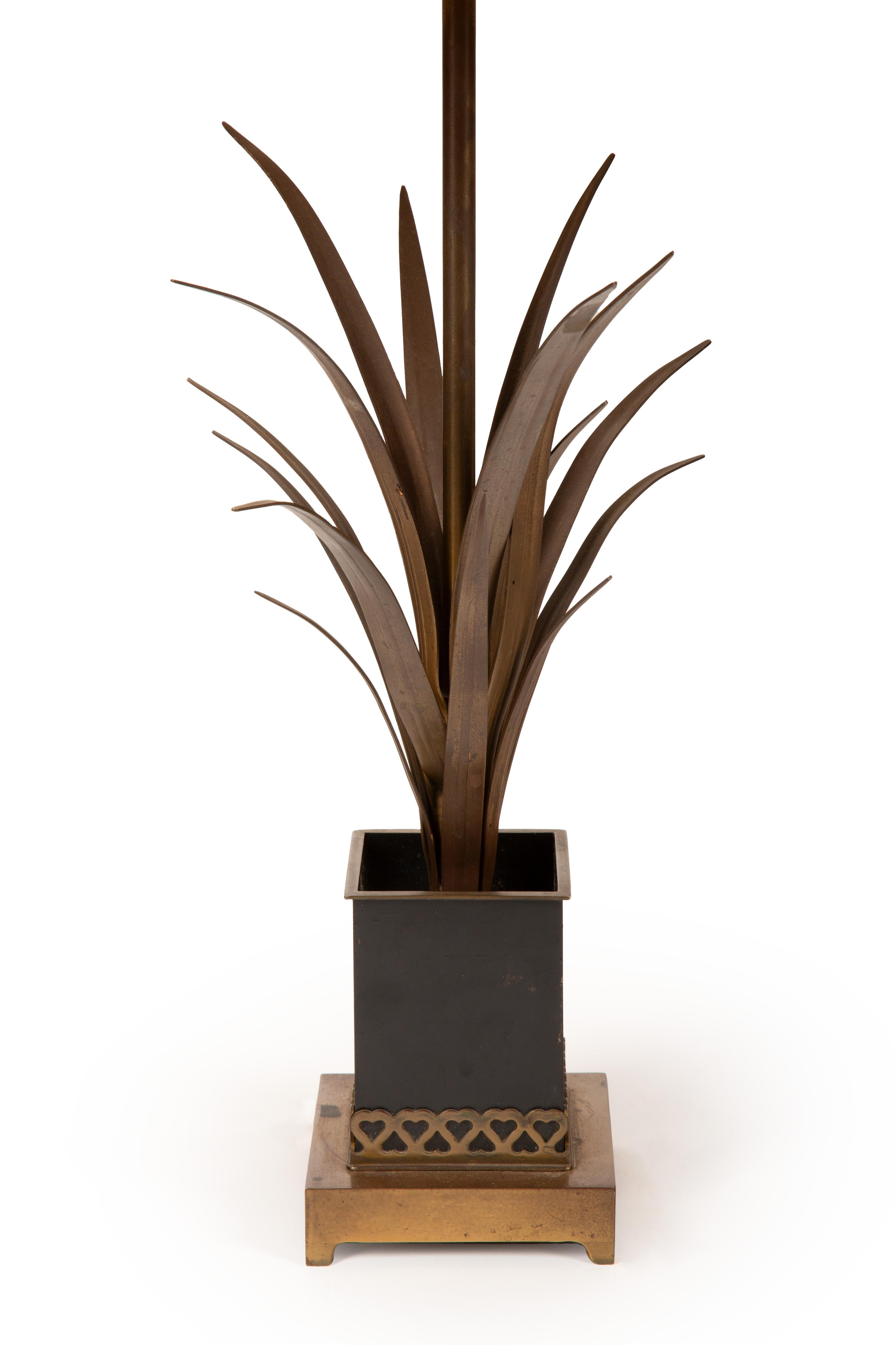 Pair of 1940s French Patinated Bronze Wheat or Palm Frond Cache Pot Lamps In Good Condition In New York, NY